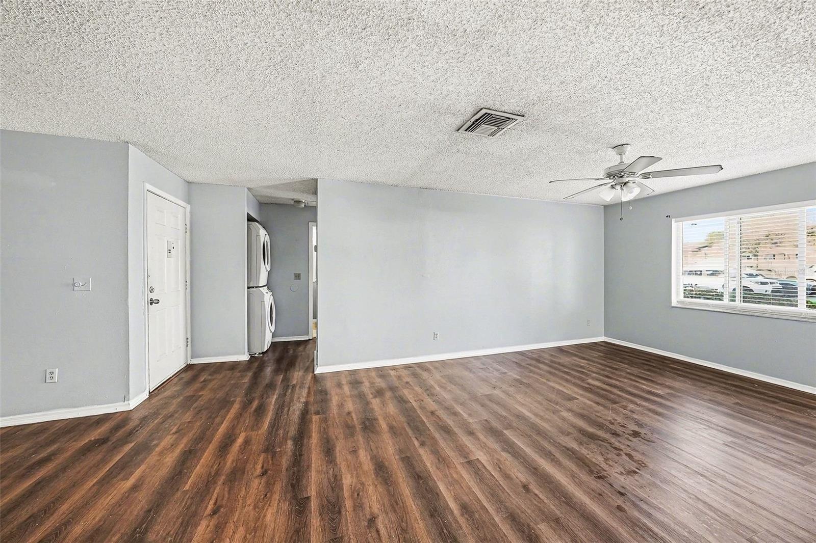 Image 18 of 33 For 550 Golden Raintree Place 550