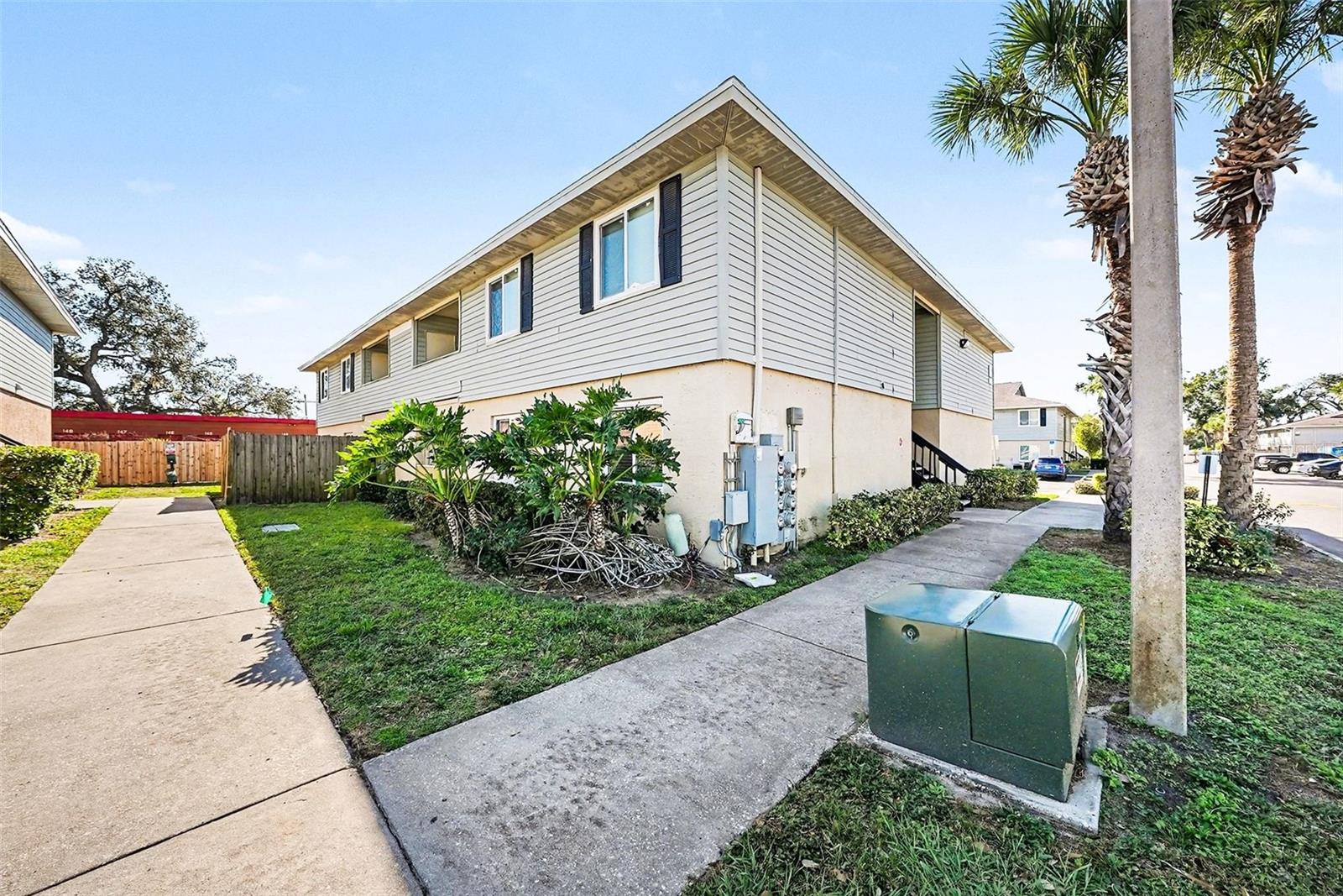 Image 2 of 33 For 550 Golden Raintree Place 550