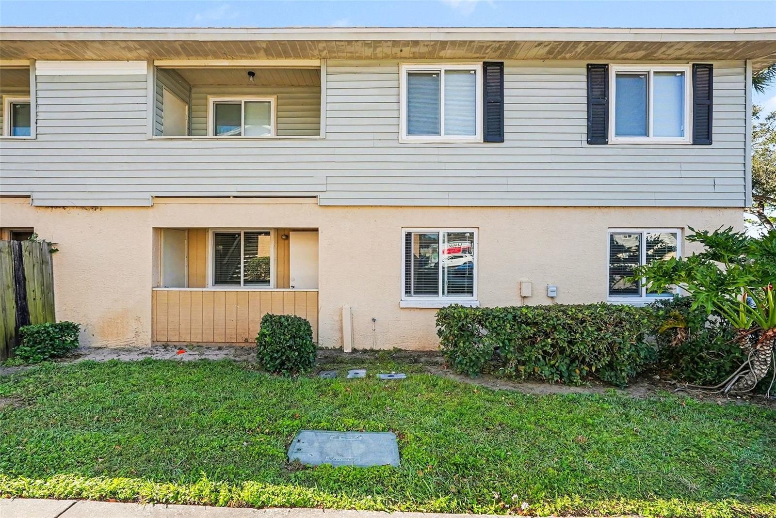 Image 24 of 33 For 550 Golden Raintree Place 550