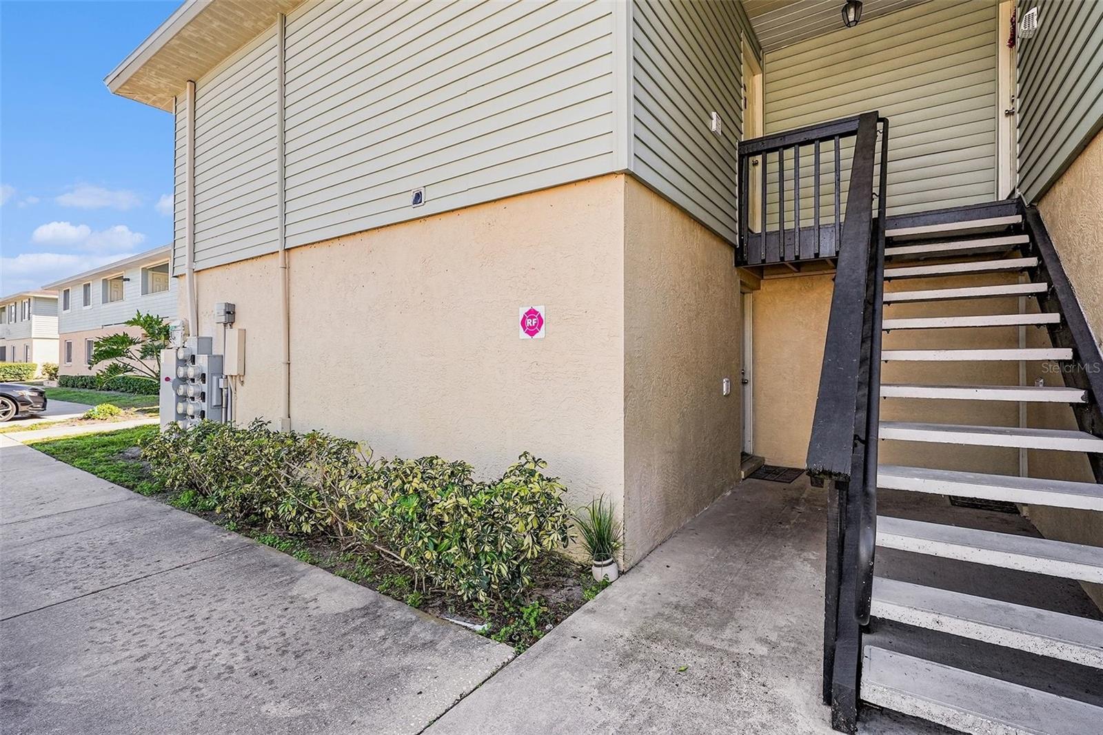 Image 27 of 33 For 550 Golden Raintree Place 550