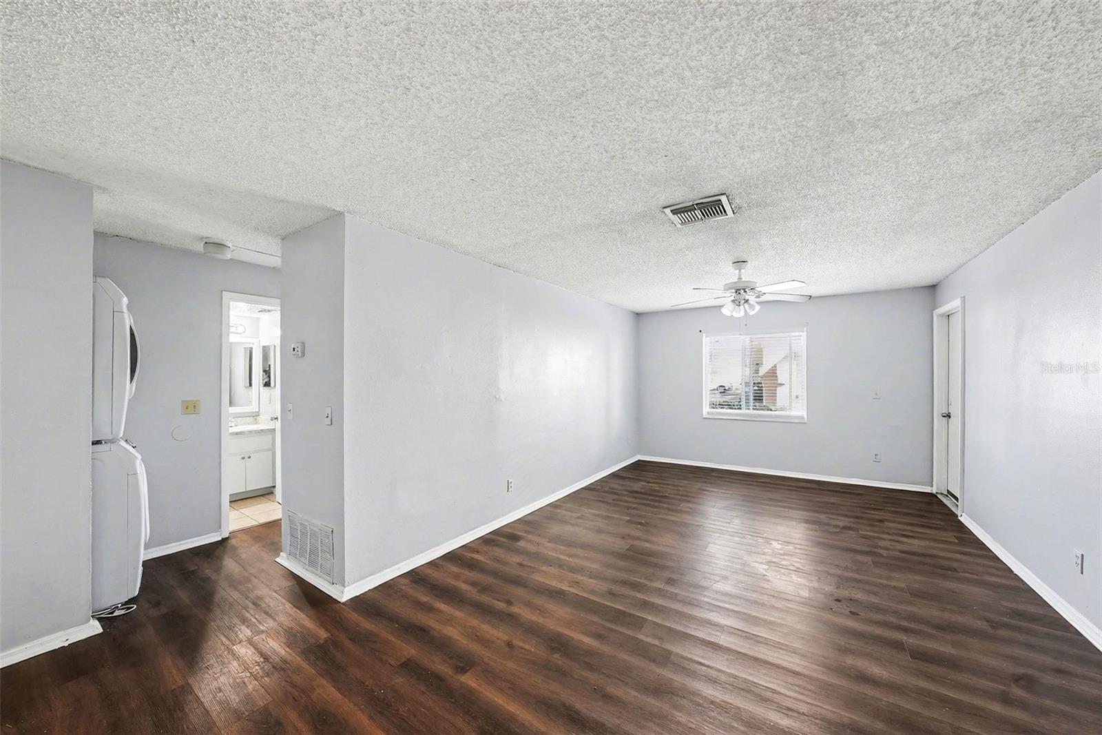 Image 6 of 33 For 550 Golden Raintree Place 550