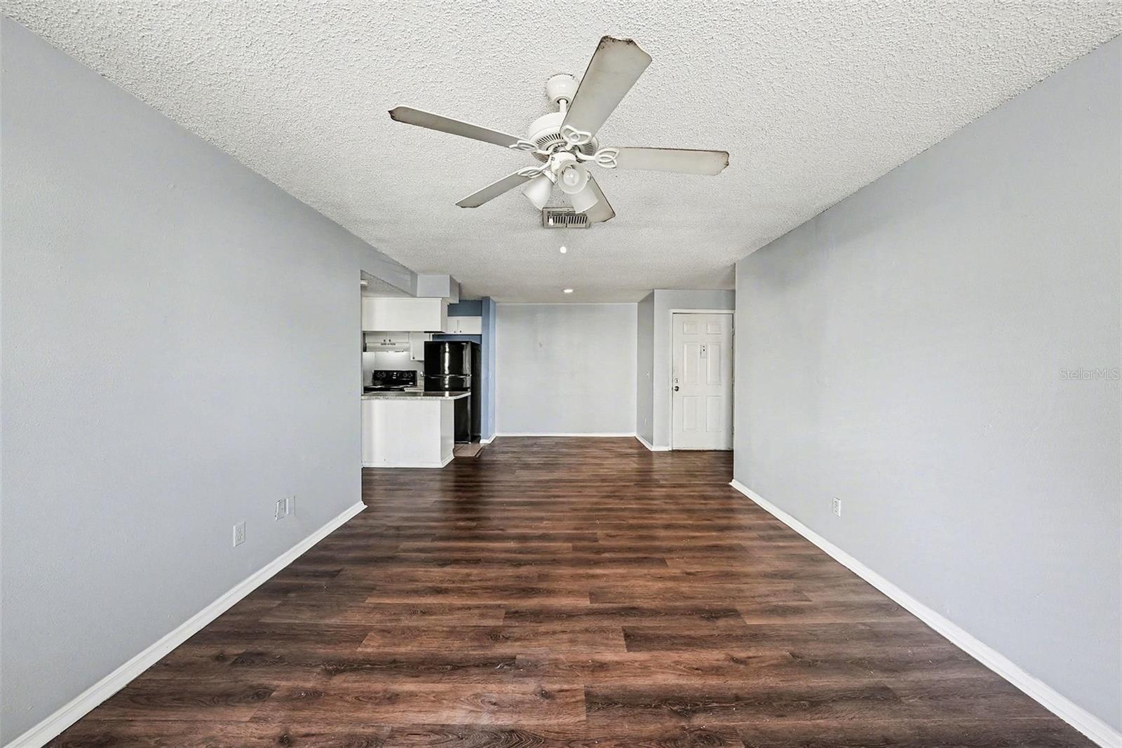 Image 9 of 33 For 550 Golden Raintree Place 550