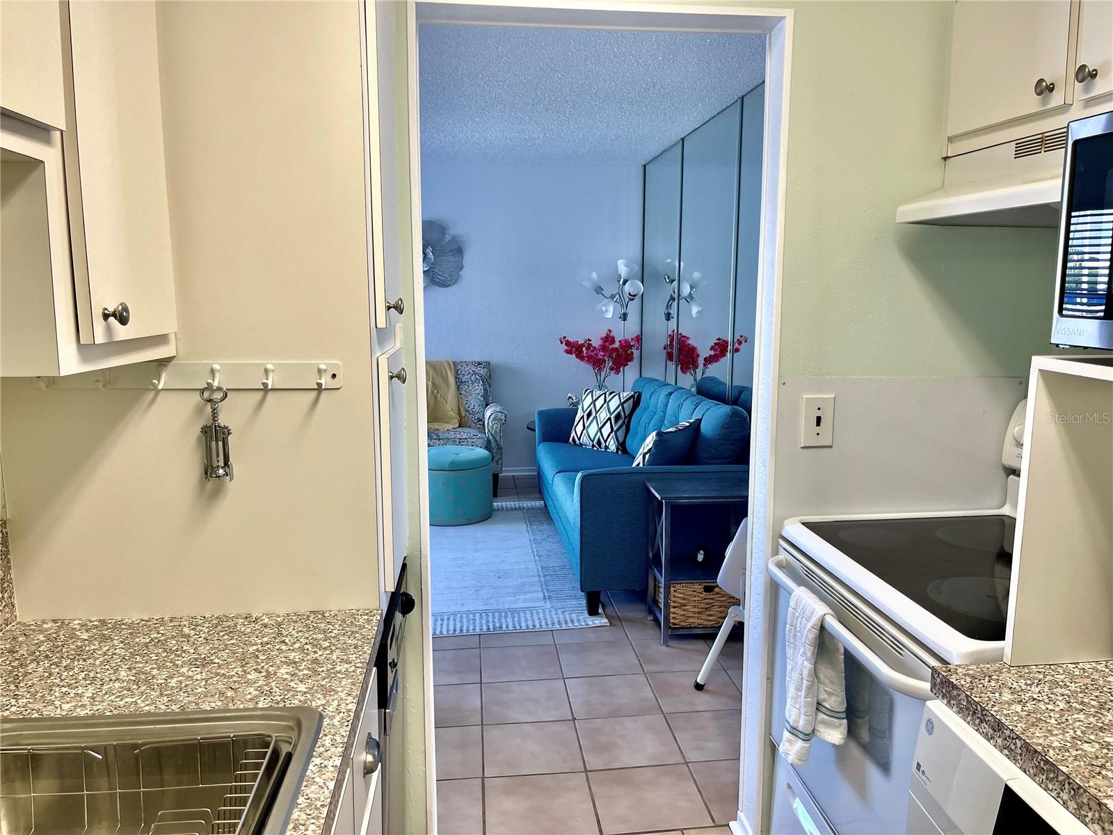 Image 7 of 20 For 165 Medallion Boulevard H