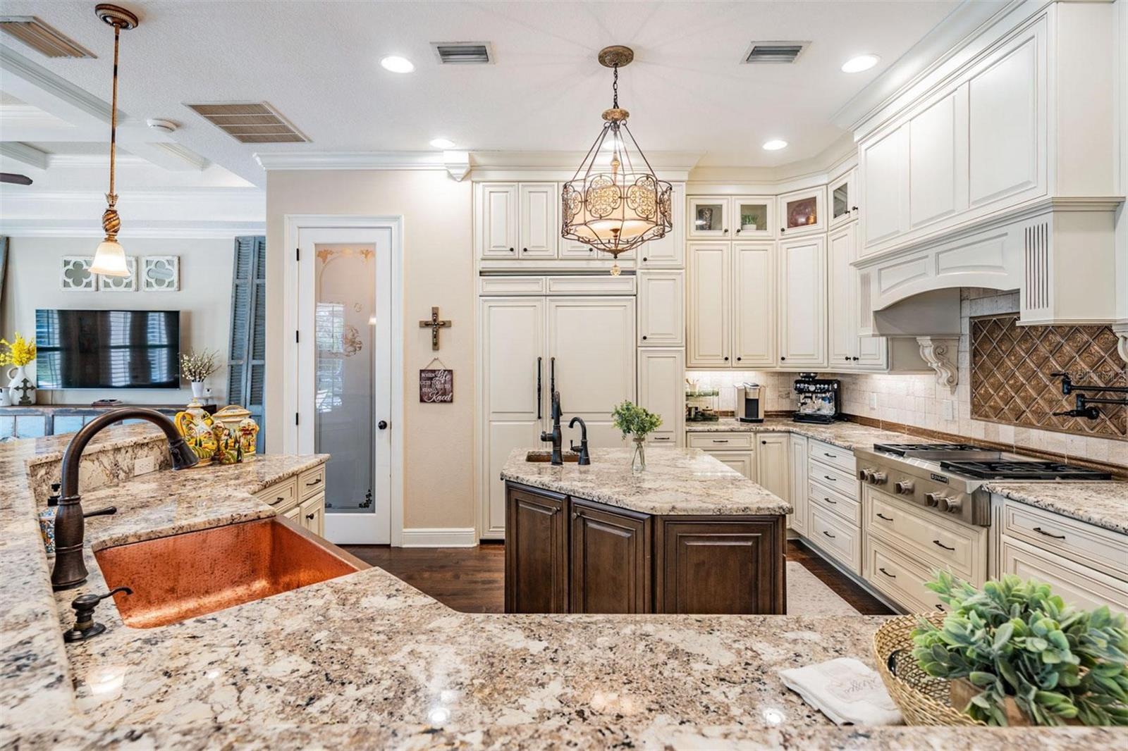 Listing photo id 14 for 5914 Fitzgerald Road