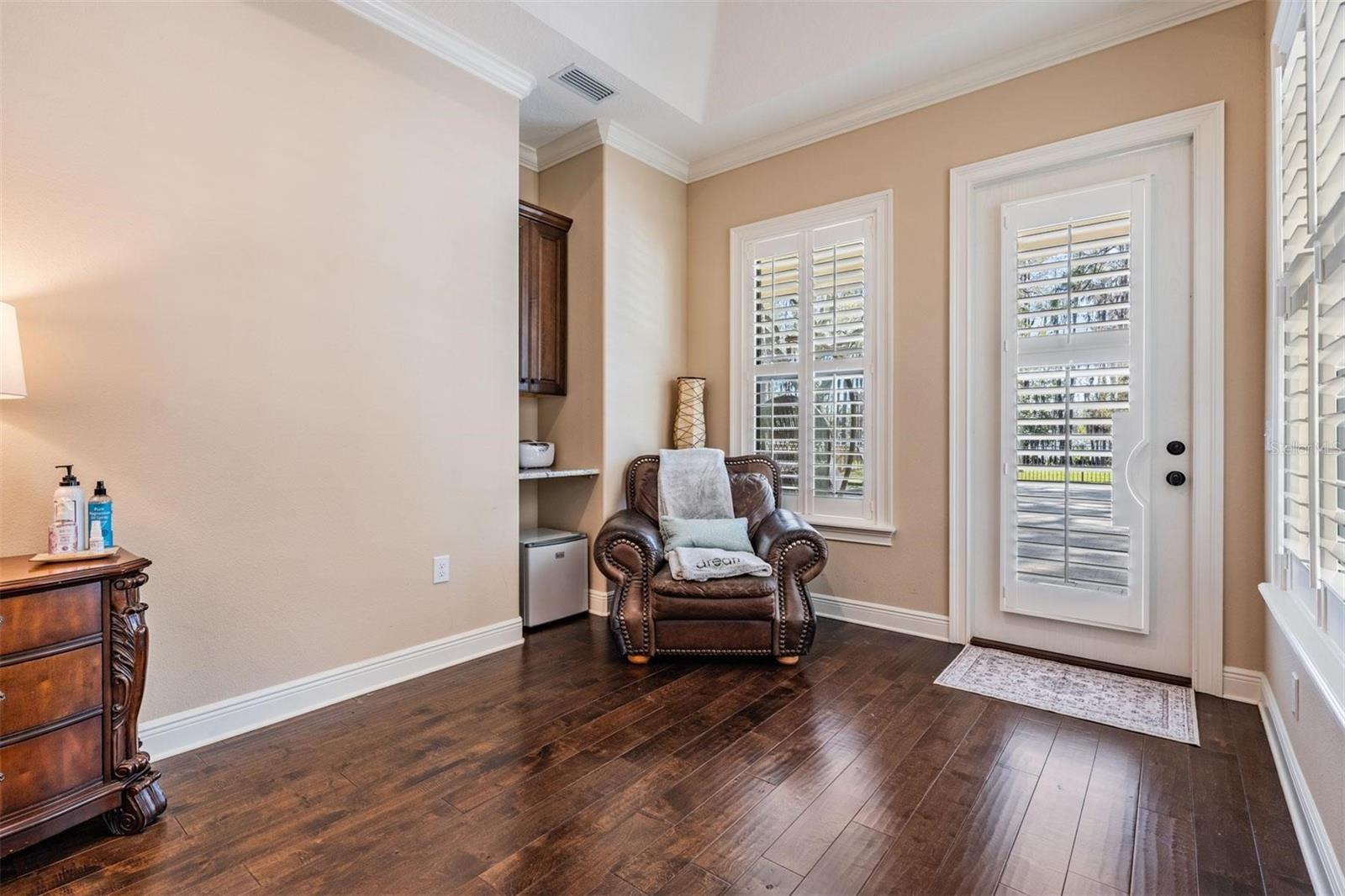 Listing photo id 27 for 5914 Fitzgerald Road