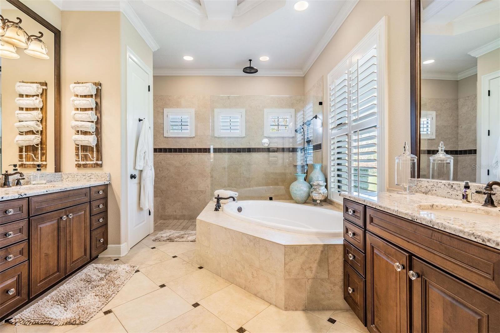 Listing photo id 28 for 5914 Fitzgerald Road