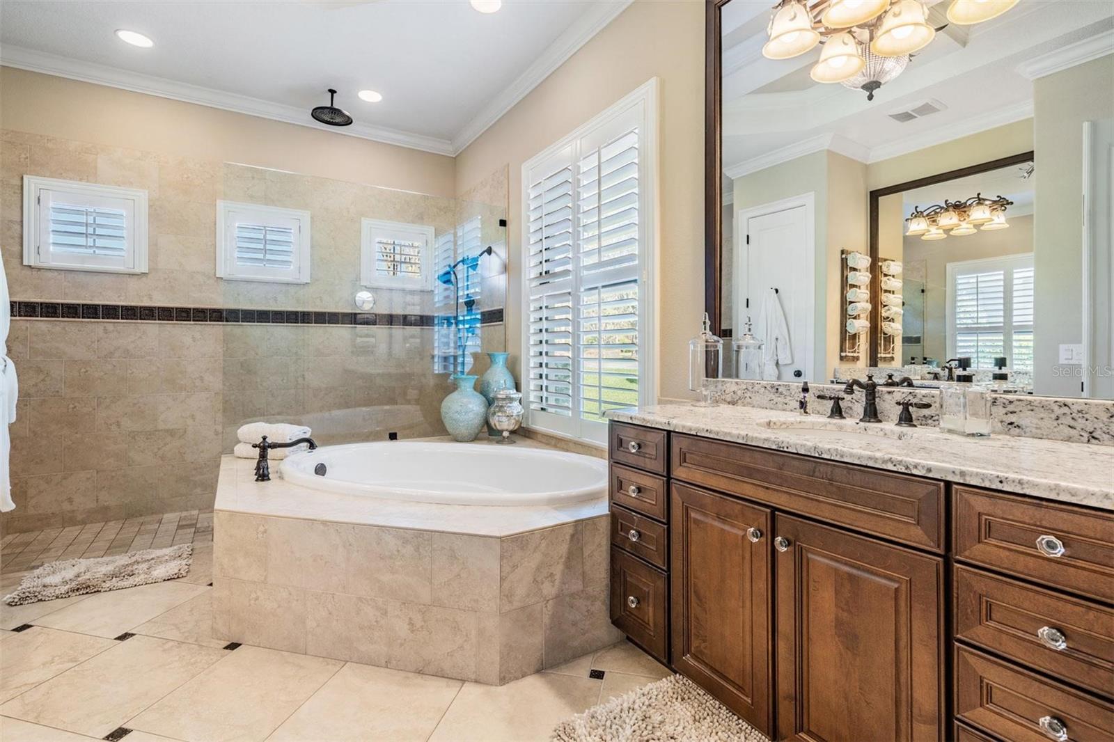 Listing photo id 29 for 5914 Fitzgerald Road