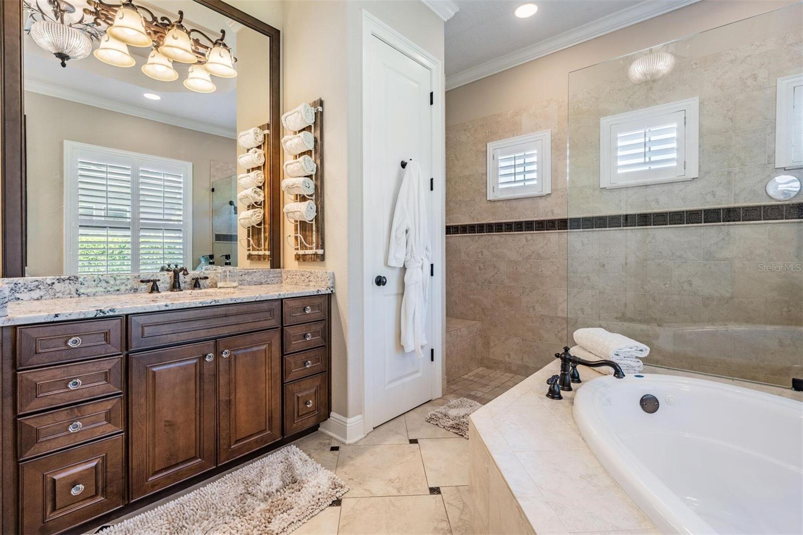 Listing photo id 30 for 5914 Fitzgerald Road