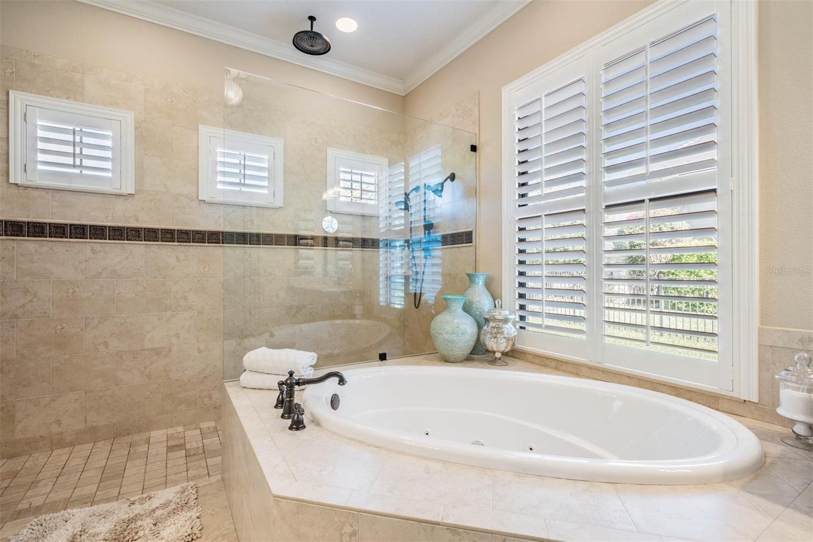 Listing photo id 32 for 5914 Fitzgerald Road