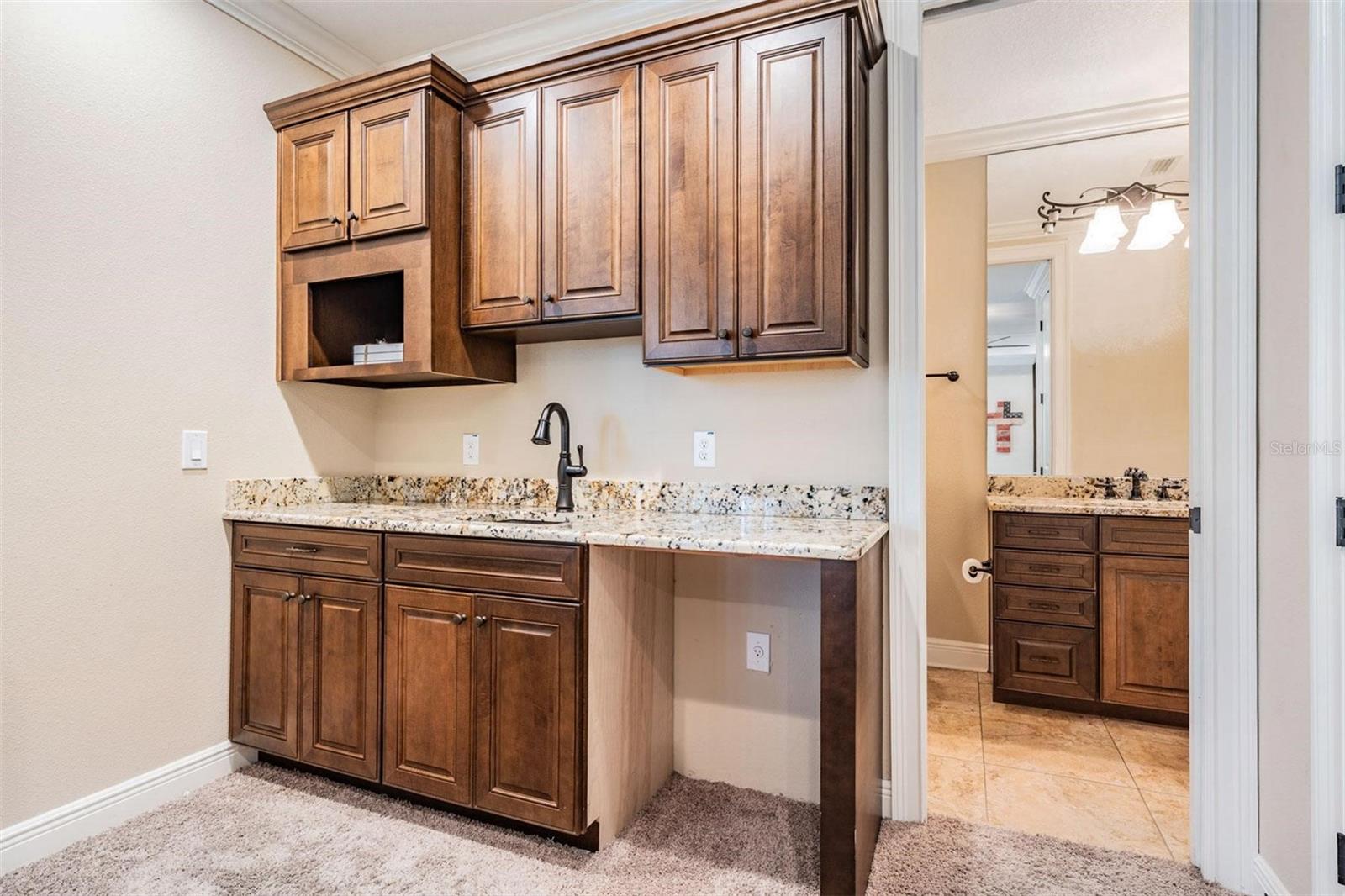 Listing photo id 37 for 5914 Fitzgerald Road