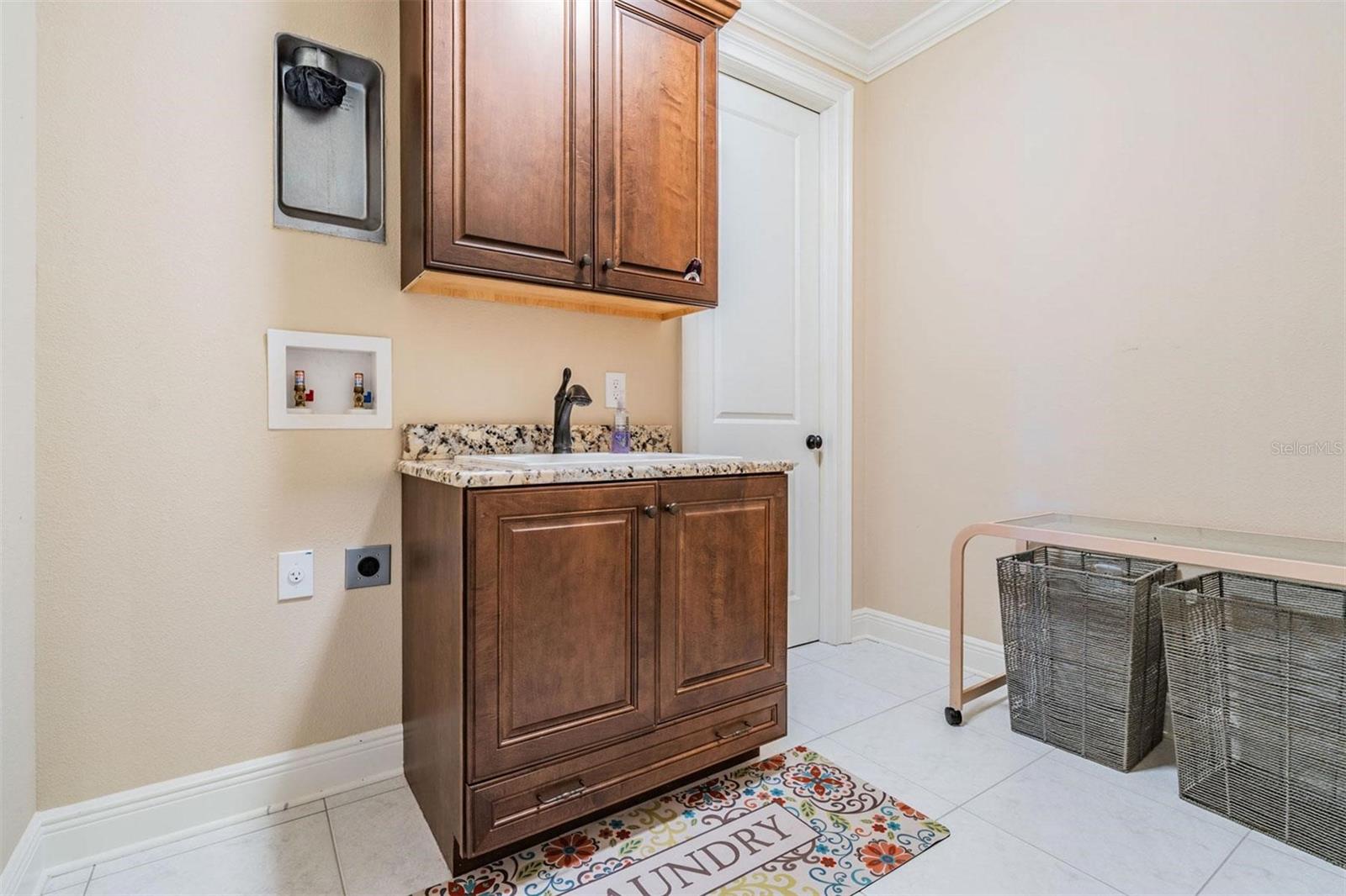 Listing photo id 42 for 5914 Fitzgerald Road