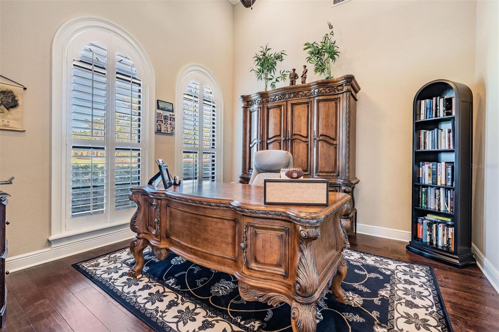 Listing photo id 7 for 5914 Fitzgerald Road