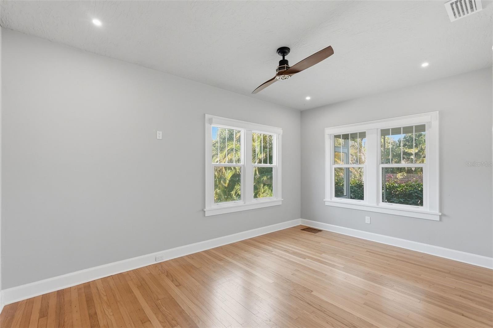 Image 23 of 43 For 141 15th Avenue N