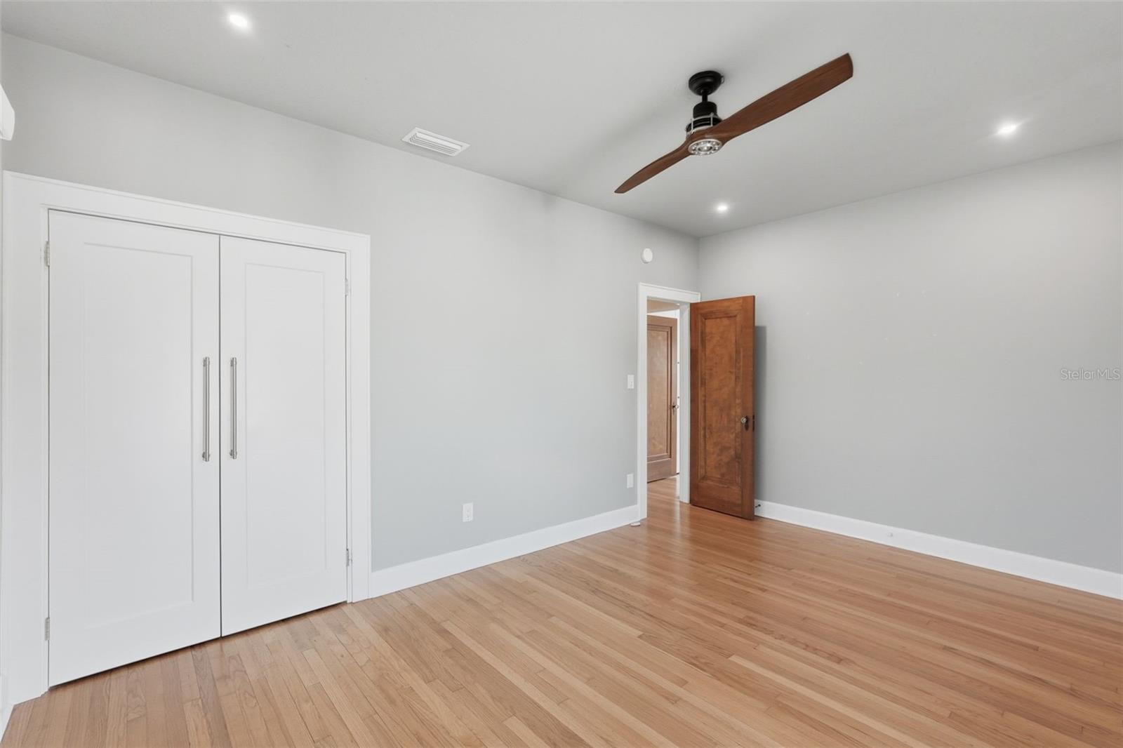 Image 24 of 43 For 141 15th Avenue N