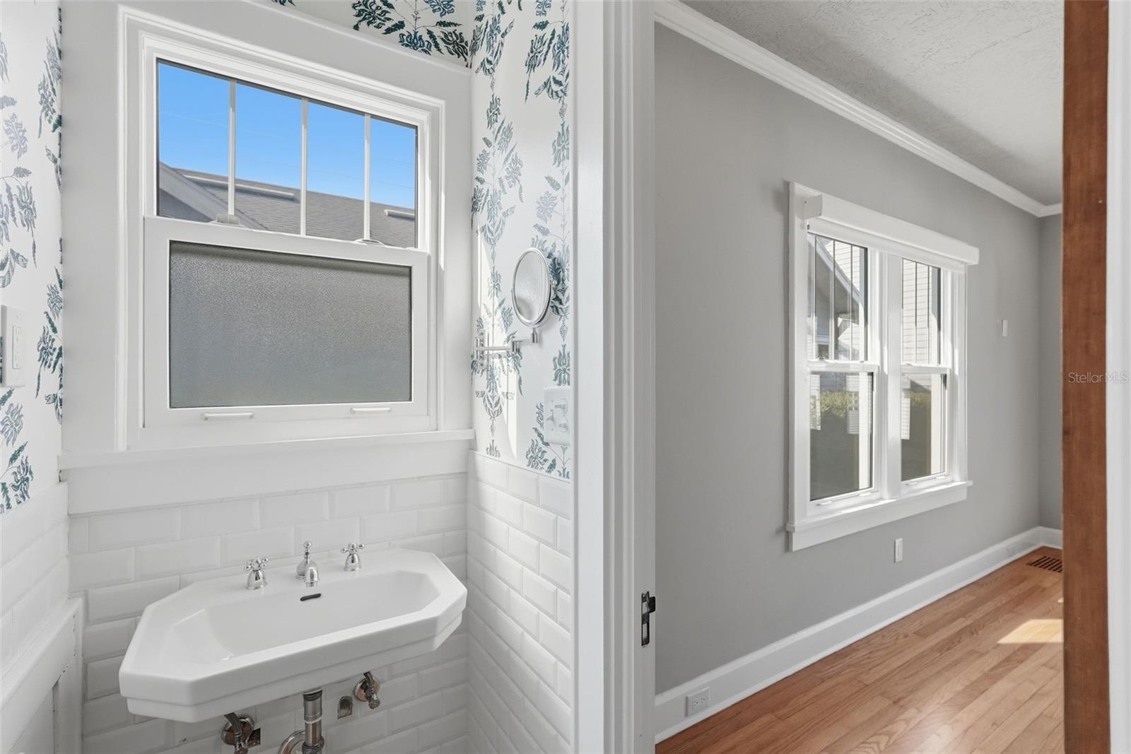 Image 27 of 43 For 141 15th Avenue N