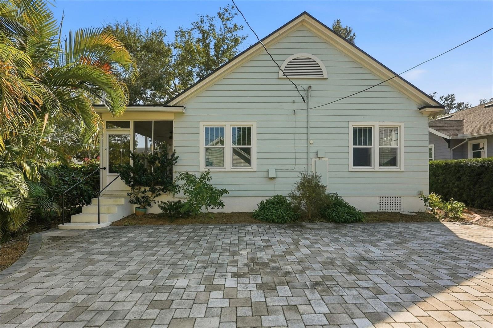 Image 8 of 43 For 141 15th Avenue N