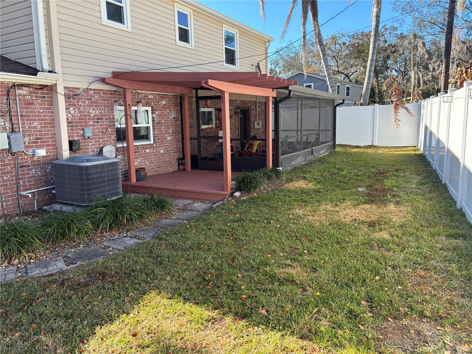 Image 2 of 39 For 322 Fern Cliff Avenue