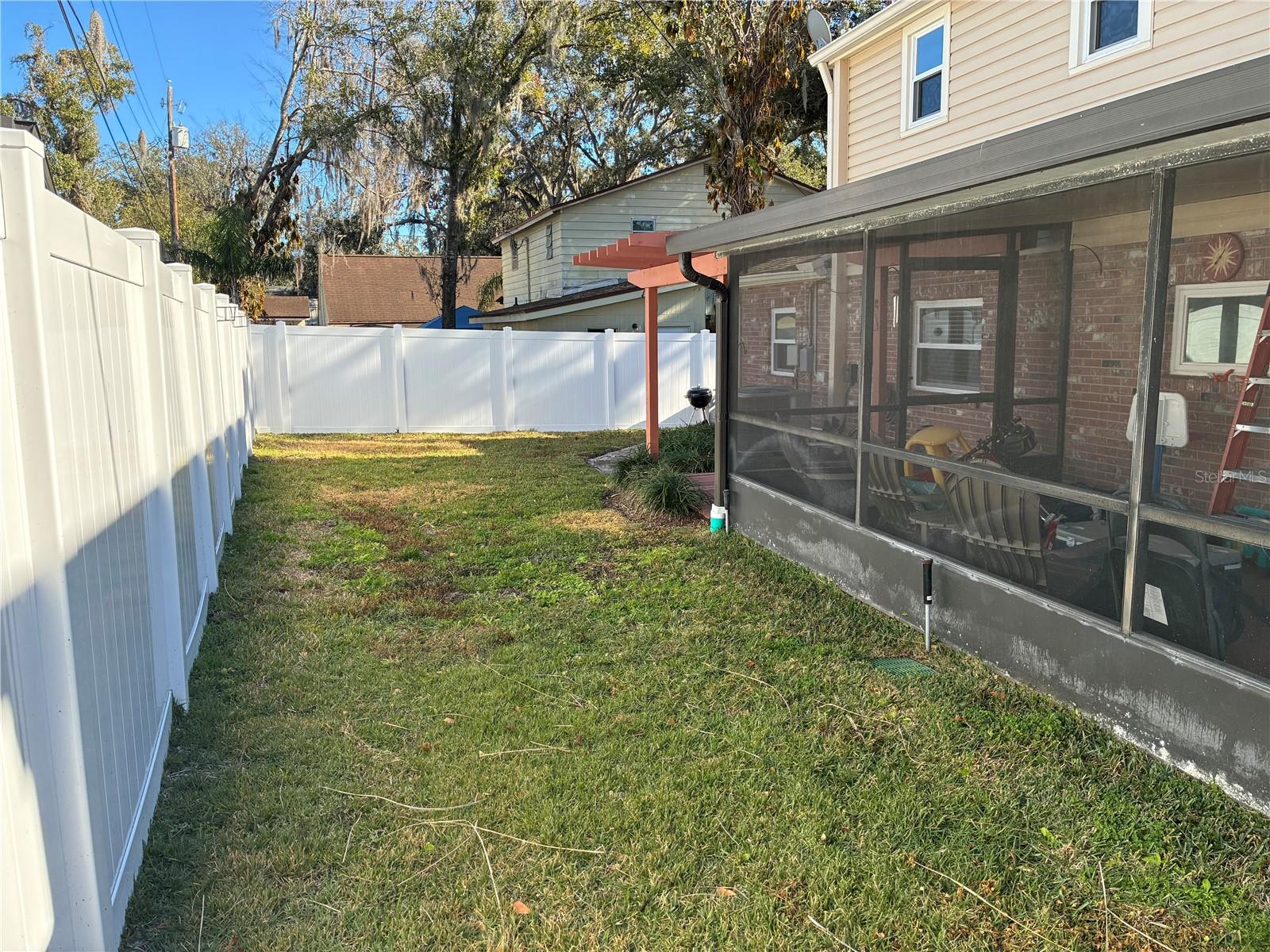 Image 3 of 39 For 322 Fern Cliff Avenue