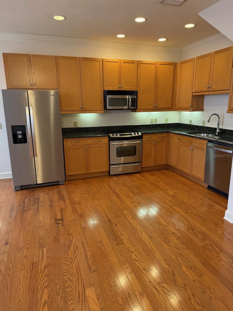 Image 6 of 17 For 107 Packwood Avenue C