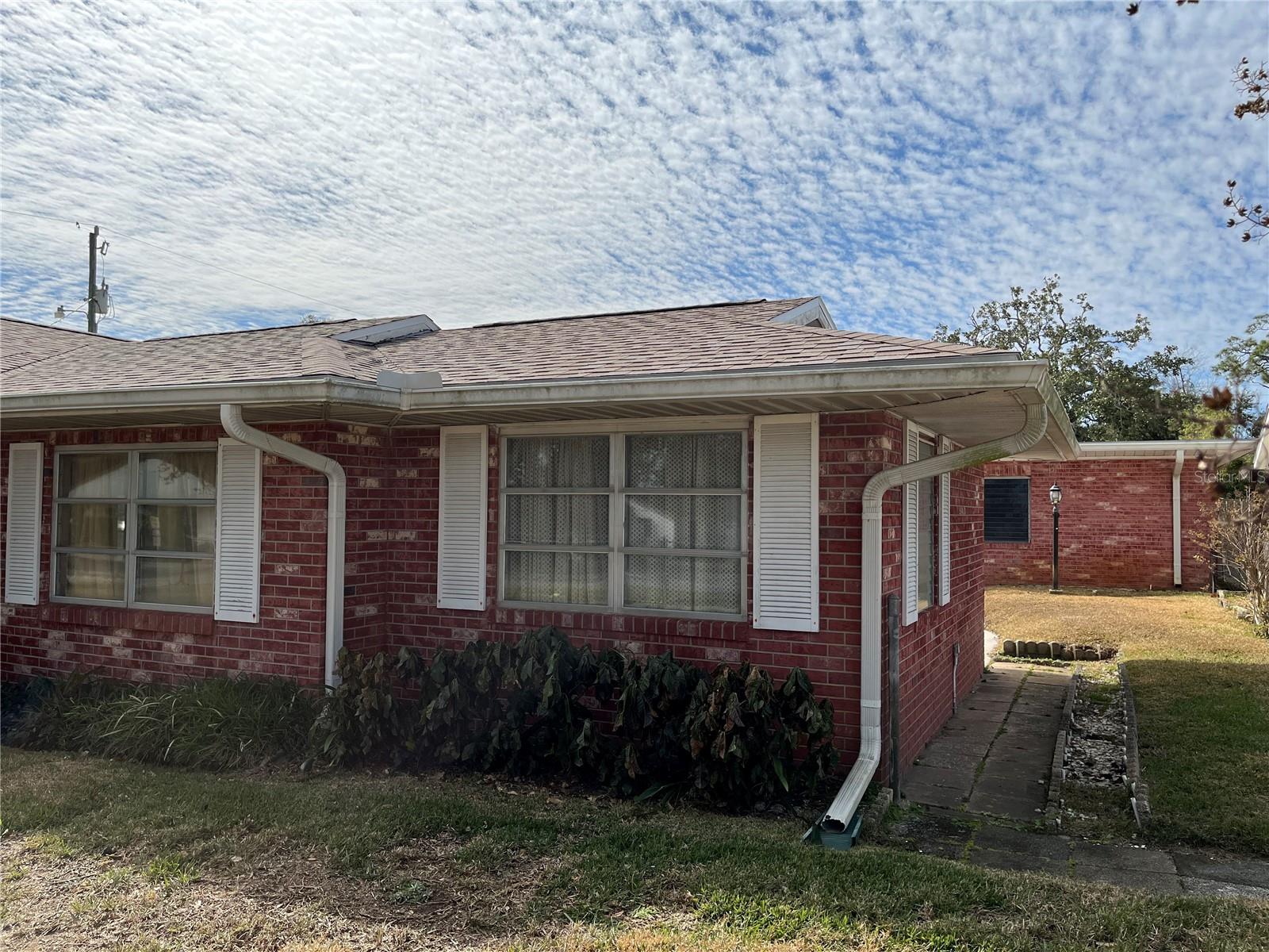 Image 2 of 9 For 2004 Riverside Drive