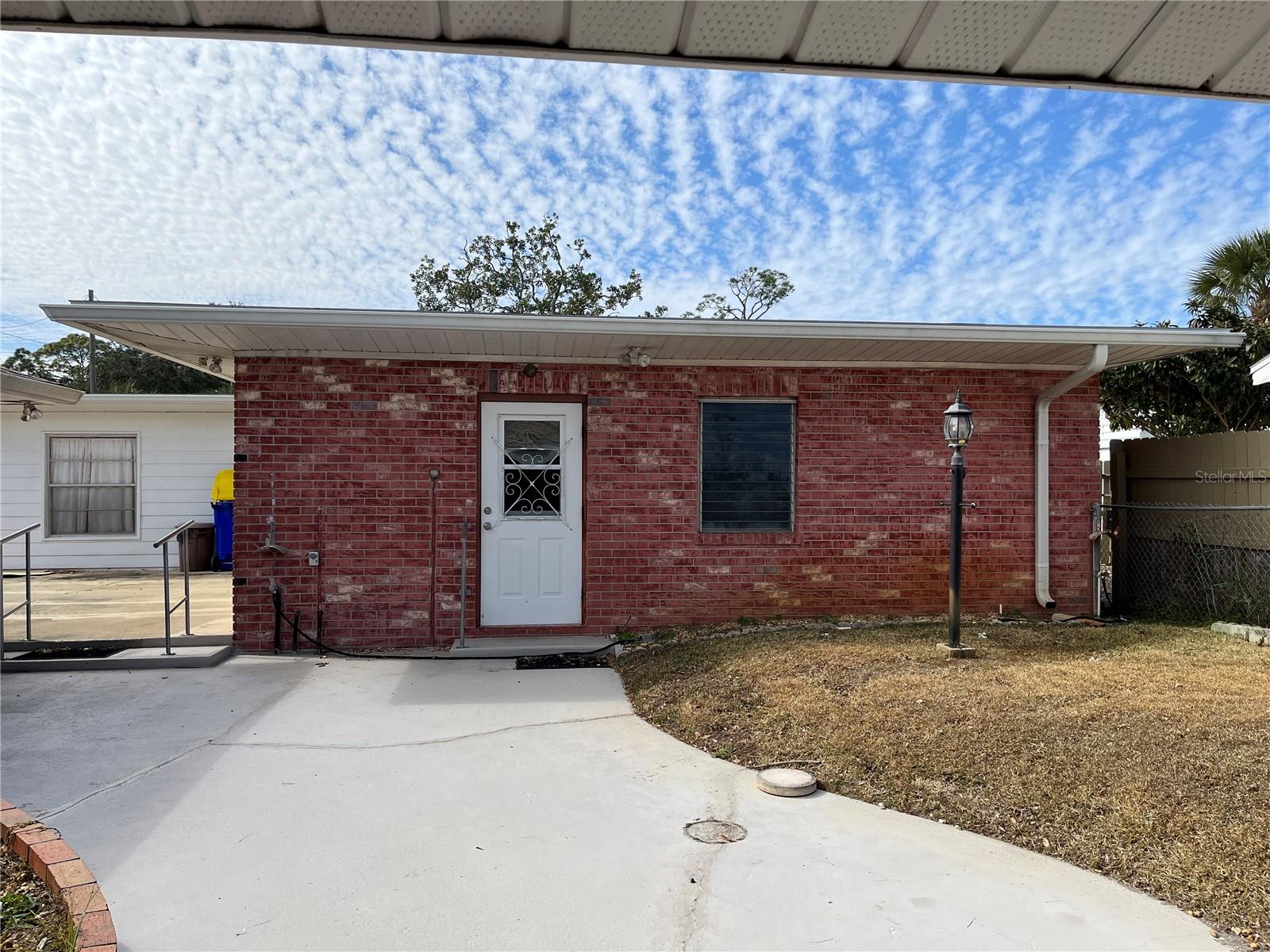 Image 5 of 9 For 2004 Riverside Drive