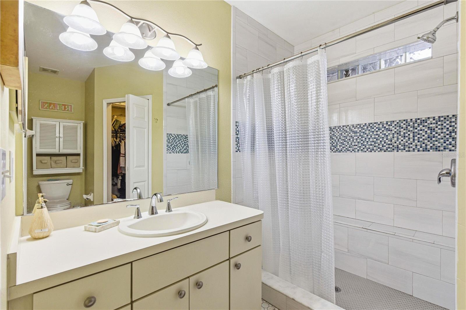 Image 12 of 30 For 6925 Summer Harbor Lane