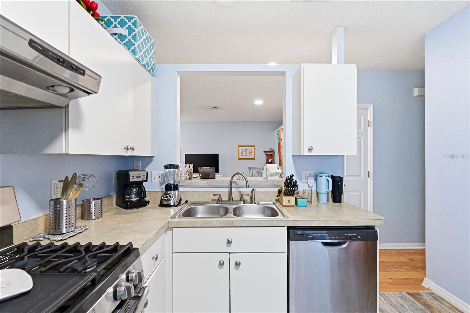 Image 7 of 30 For 6925 Summer Harbor Lane