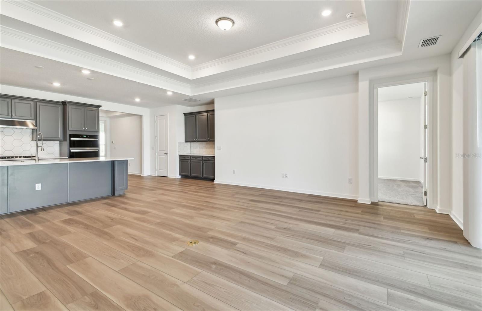 Image 6 of 34 For 9827 Autumn Ridge Avenue