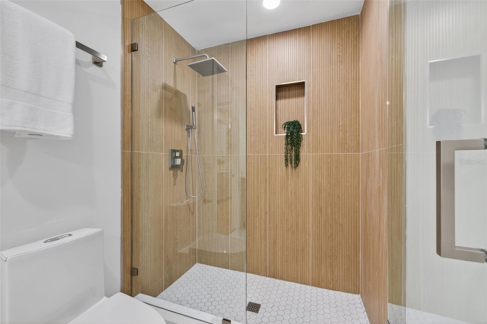 Image 27 of 55 For 4527 26th Avenue S