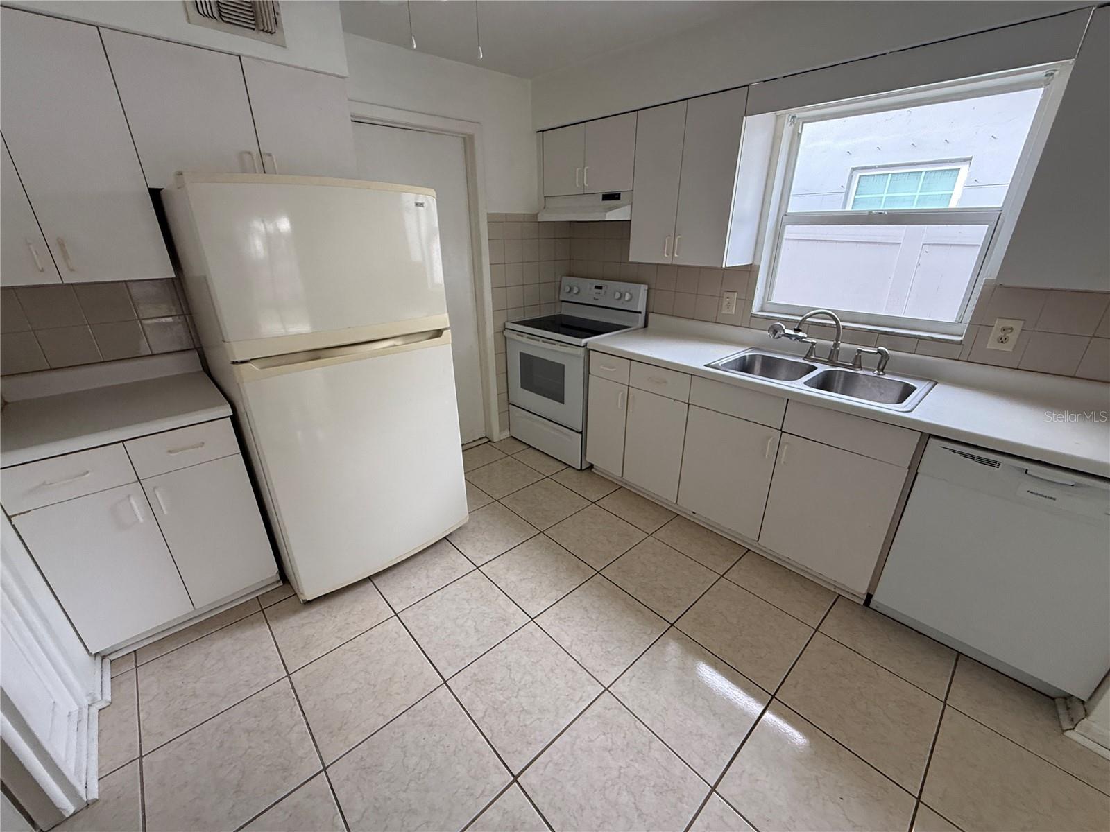 Image 3 of 12 For 1270 8th Avenue Ne