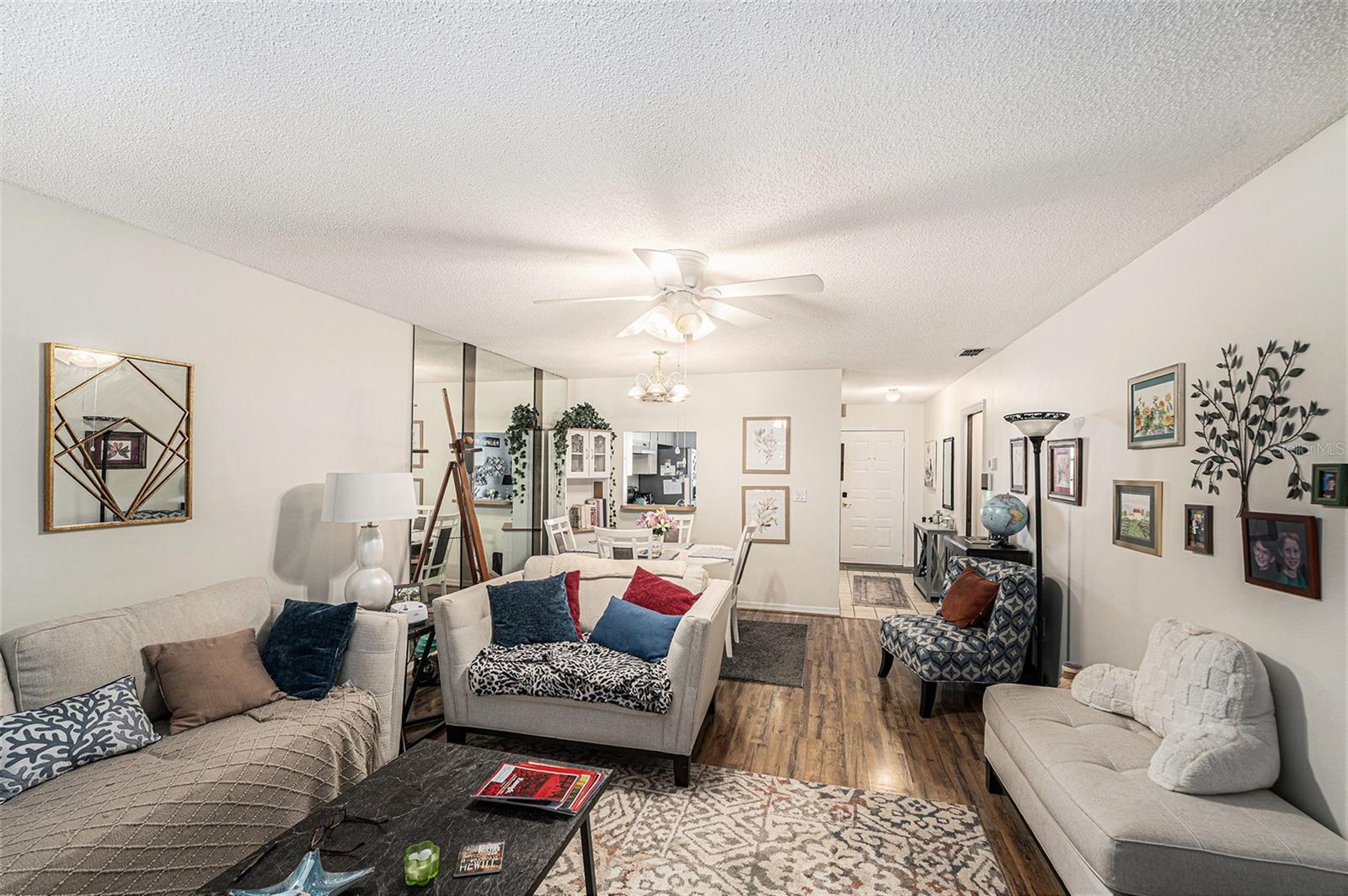 Image 7 of 34 For 10736 Laquinta Drive