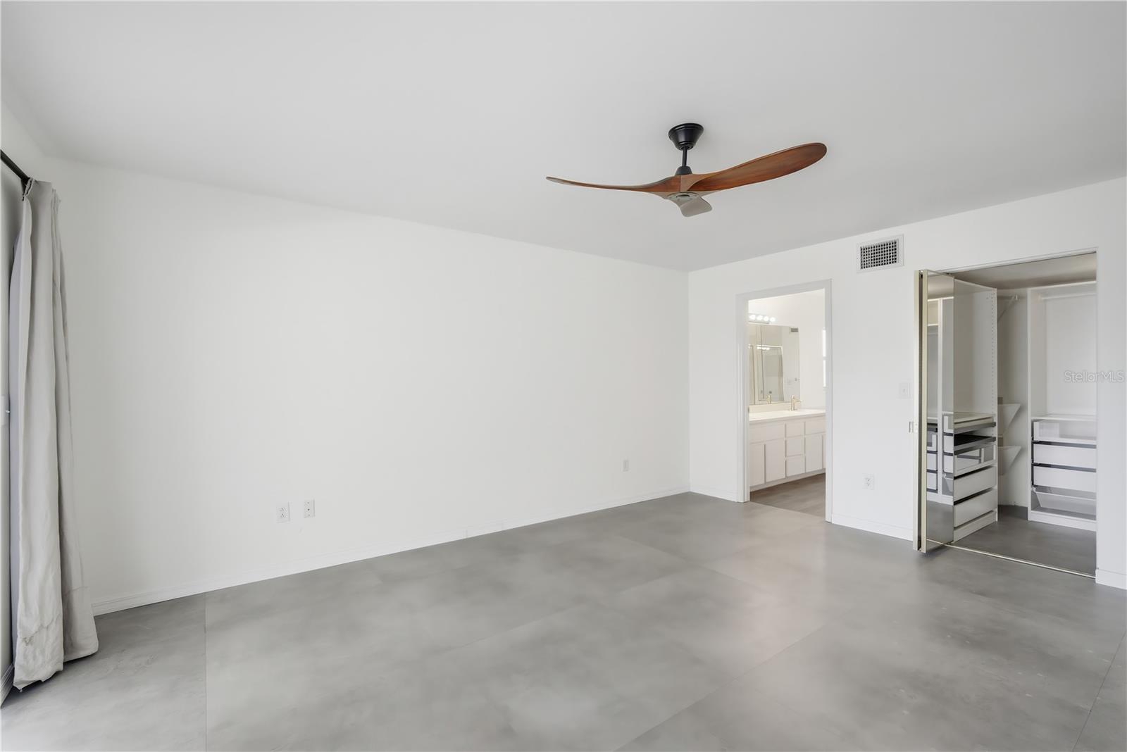 Image 11 of 28 For 11519 Whispering Hollow Drive