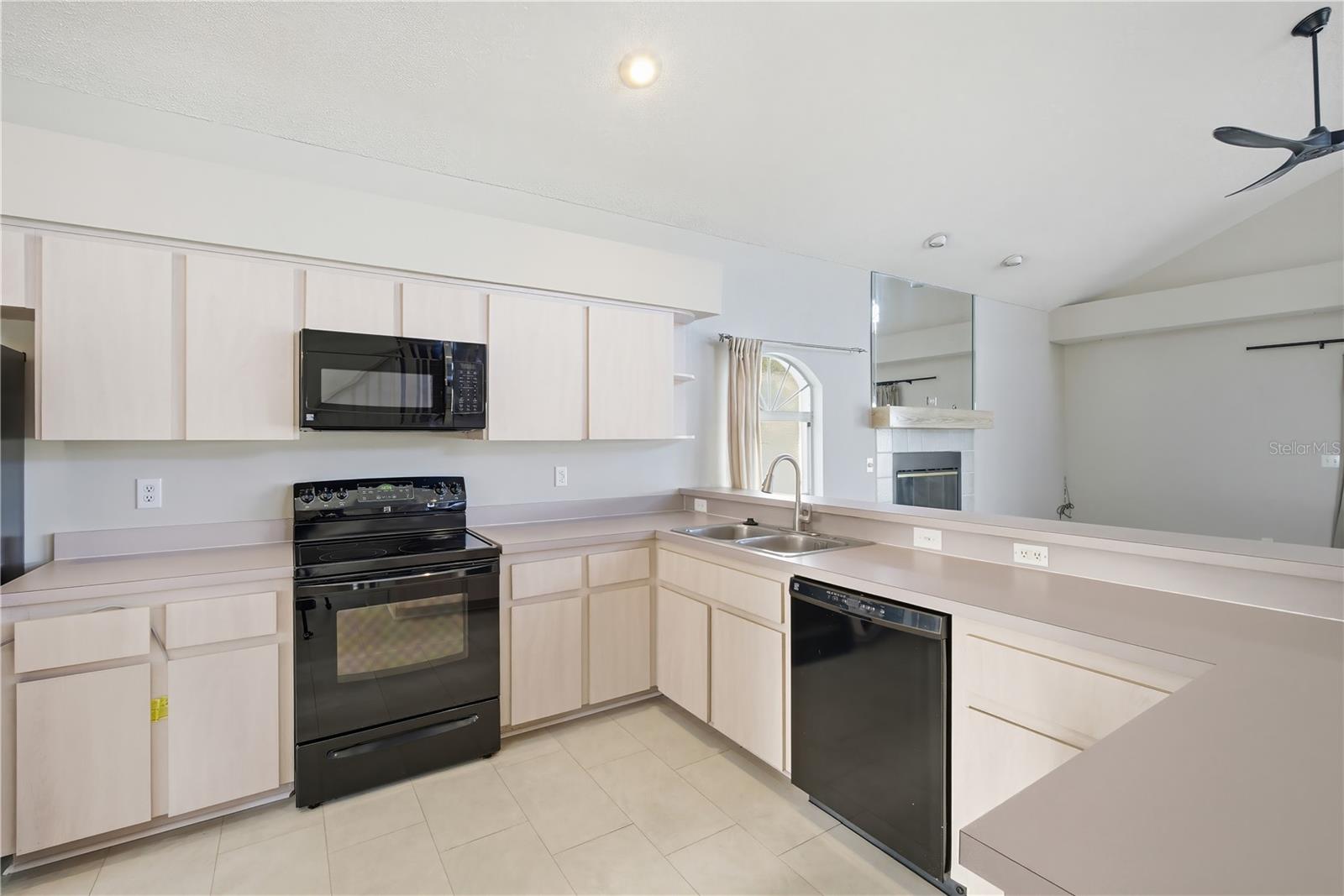 Image 7 of 28 For 11519 Whispering Hollow Drive