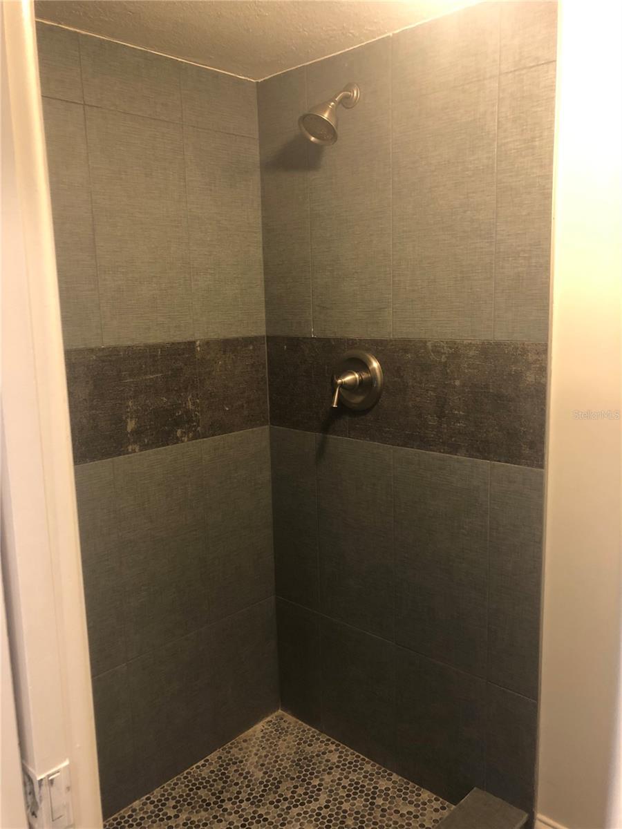 Image 12 of 15 For 122 Lakeview Way 122