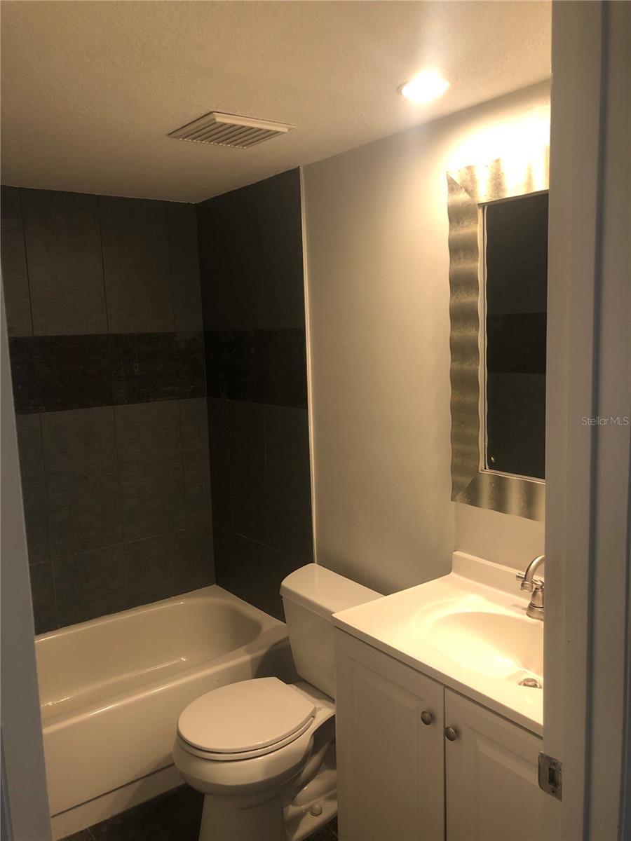 Image 14 of 15 For 122 Lakeview Way 122