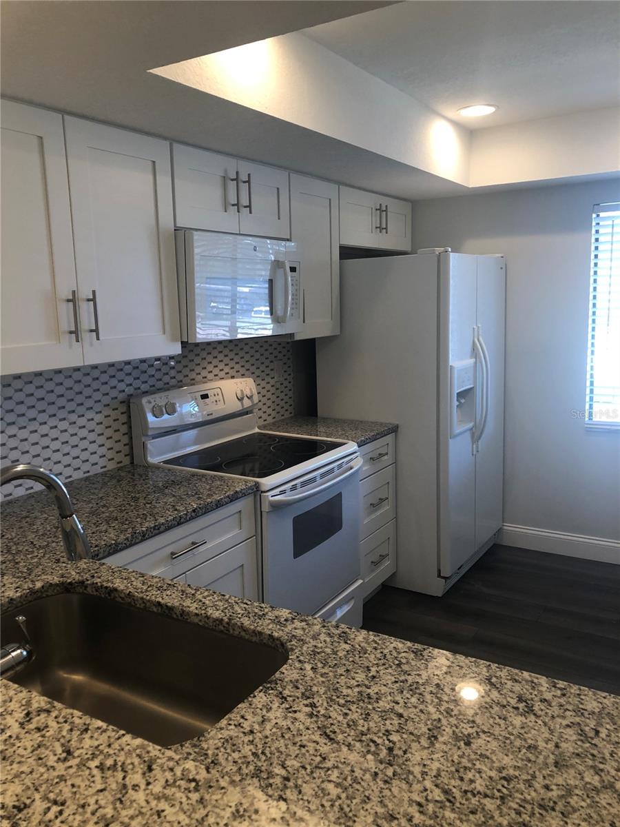 Image 2 of 15 For 122 Lakeview Way 122