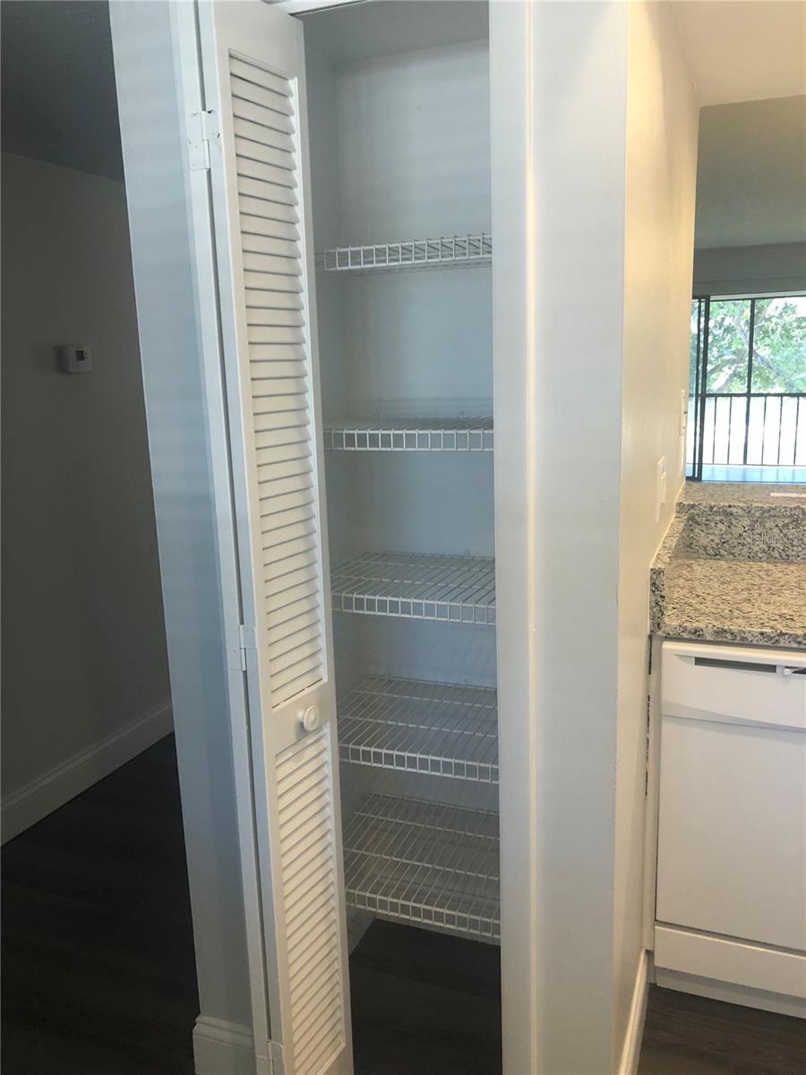 Image 4 of 15 For 122 Lakeview Way 122