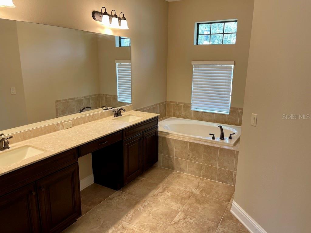 Image 16 of 51 For 15604 Hampton Village Drive