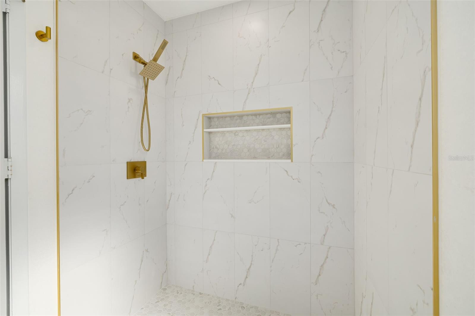 Image 10 of 42 For 3569 Oak Lake Drive