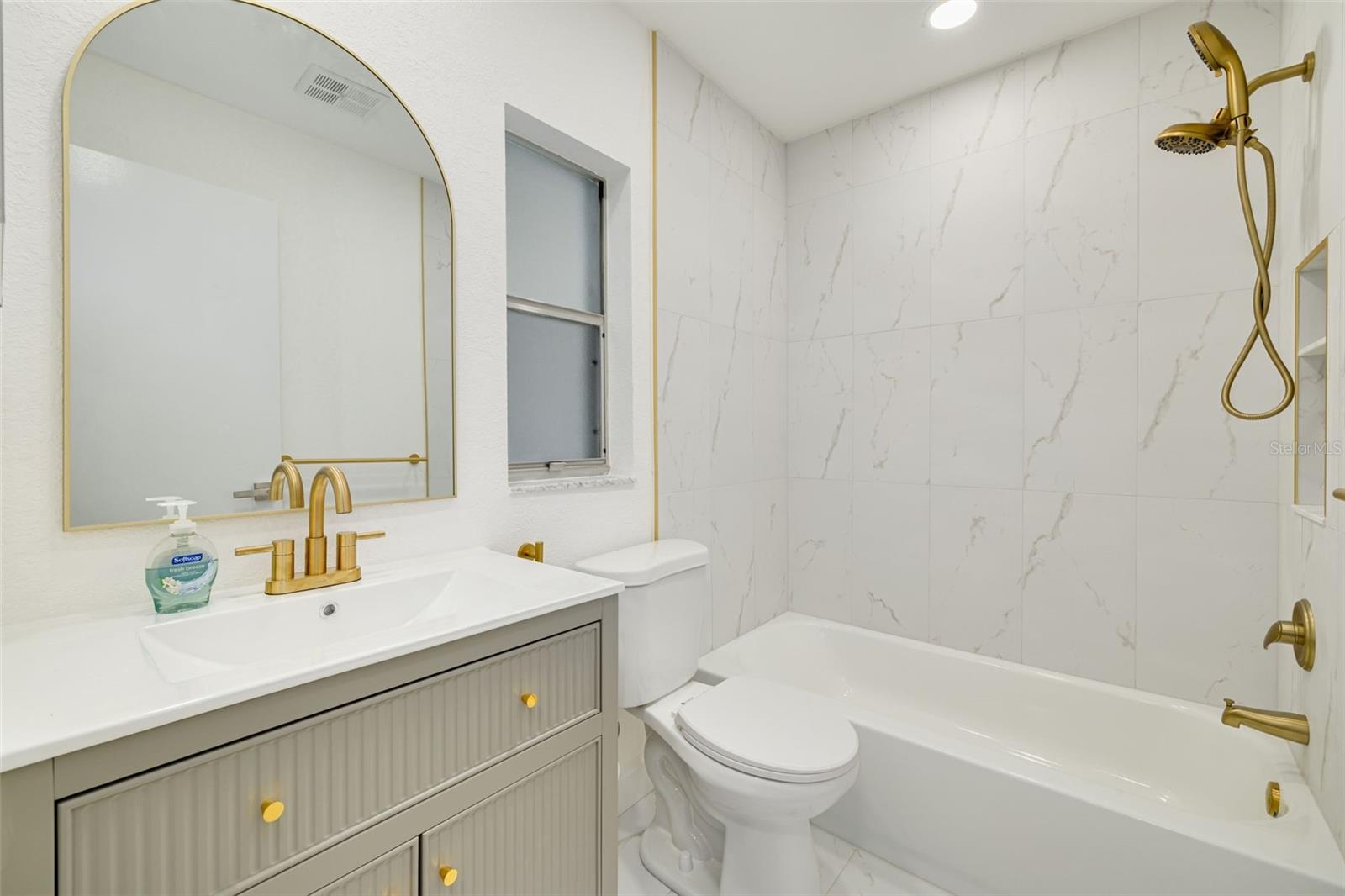 Image 12 of 42 For 3569 Oak Lake Drive