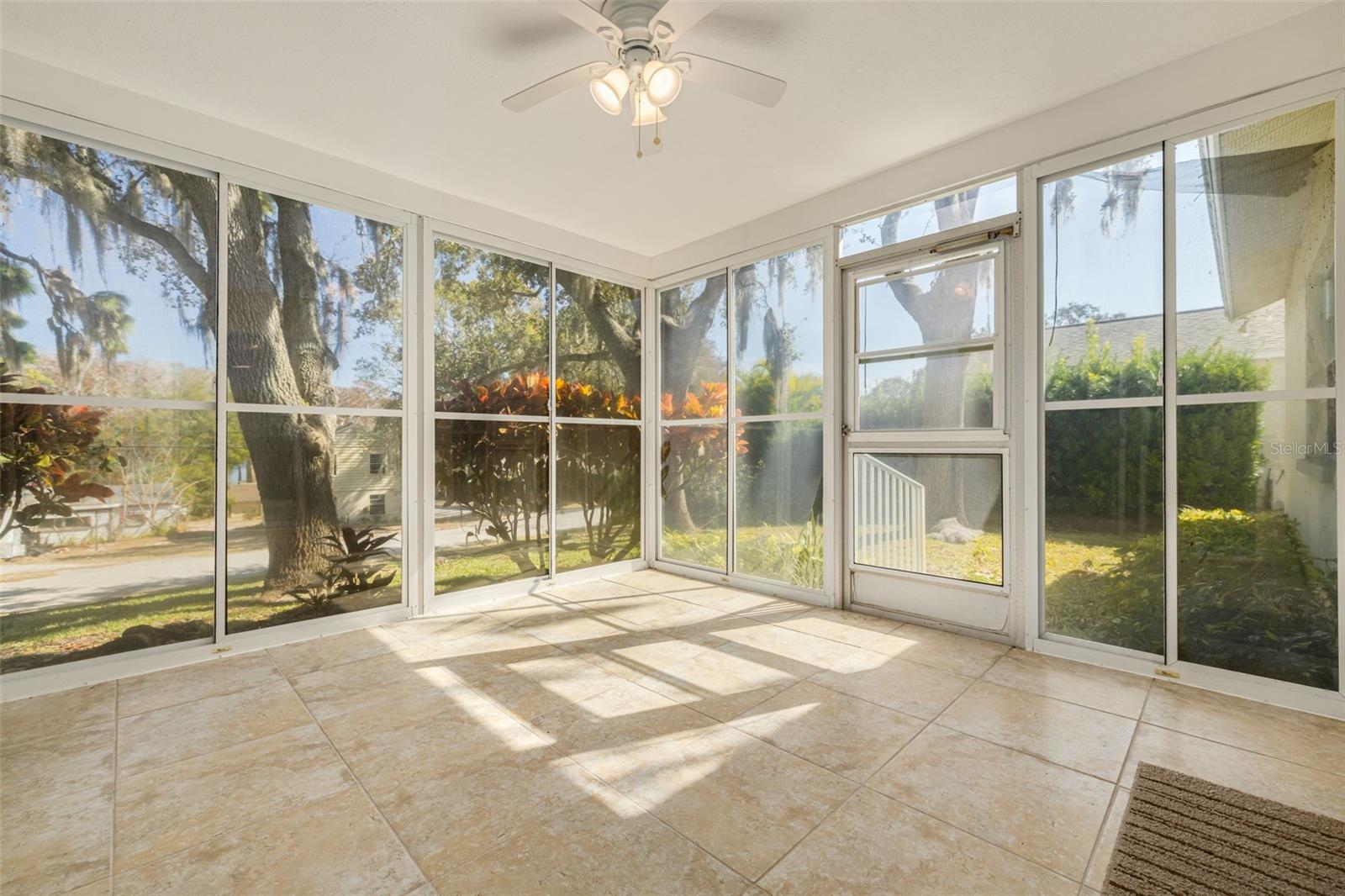 Image 14 of 42 For 3569 Oak Lake Drive