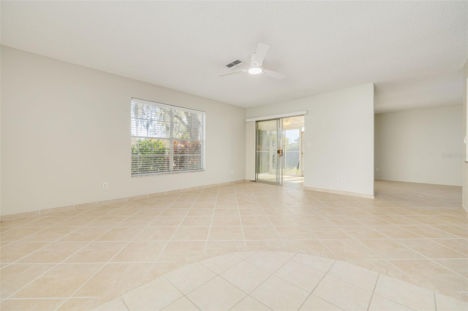 Image 22 of 42 For 3569 Oak Lake Drive