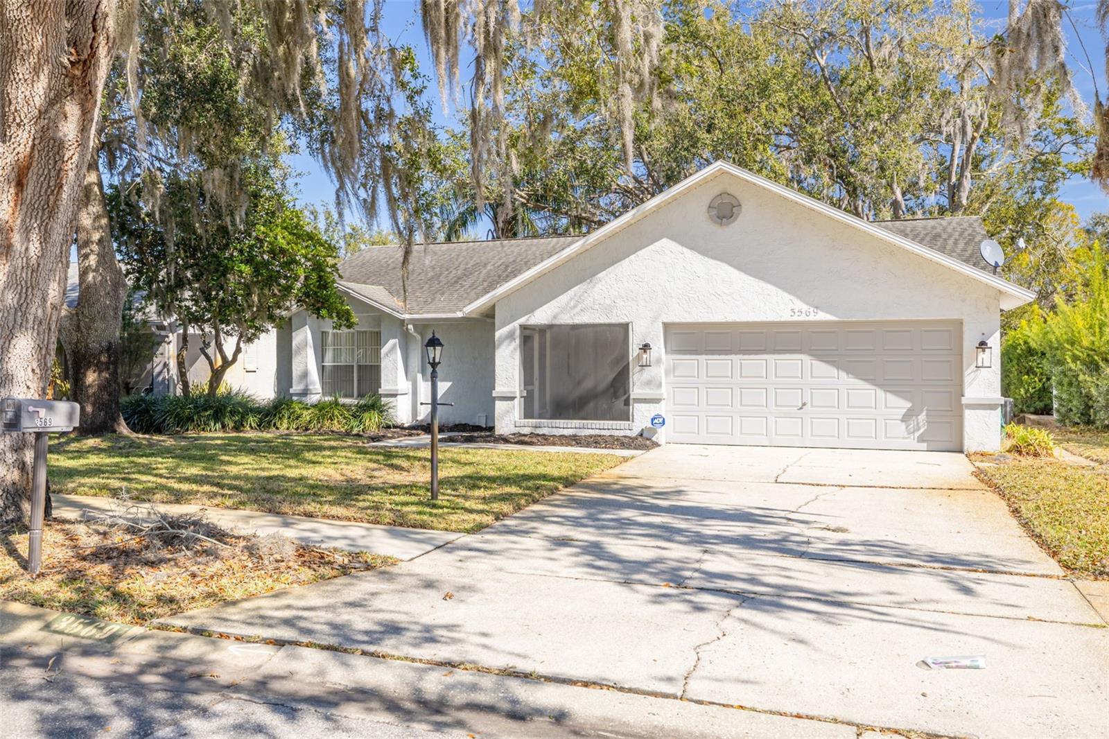 Image 30 of 42 For 3569 Oak Lake Drive