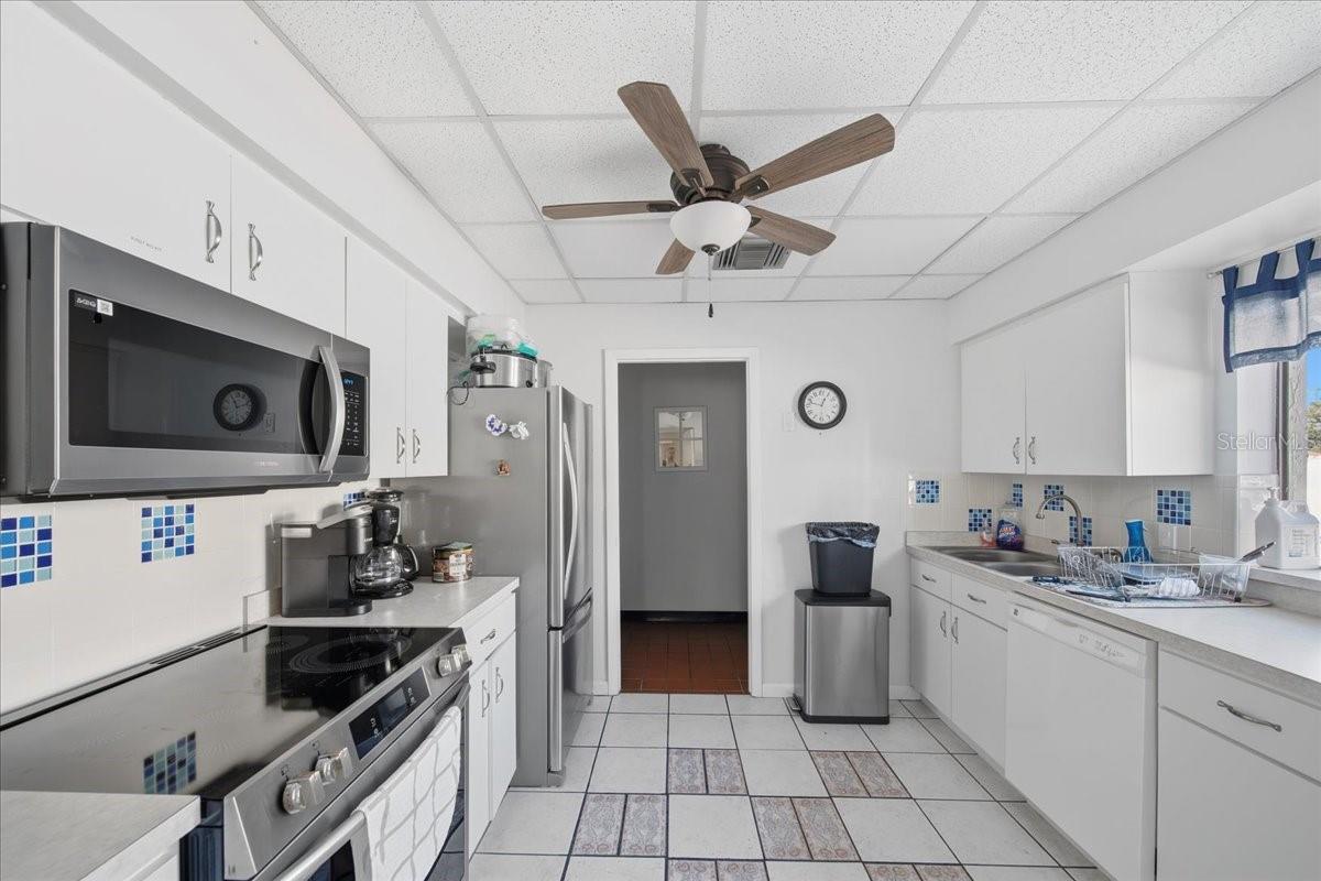 Image 31 of 35 For 11945 143rd Street 7108