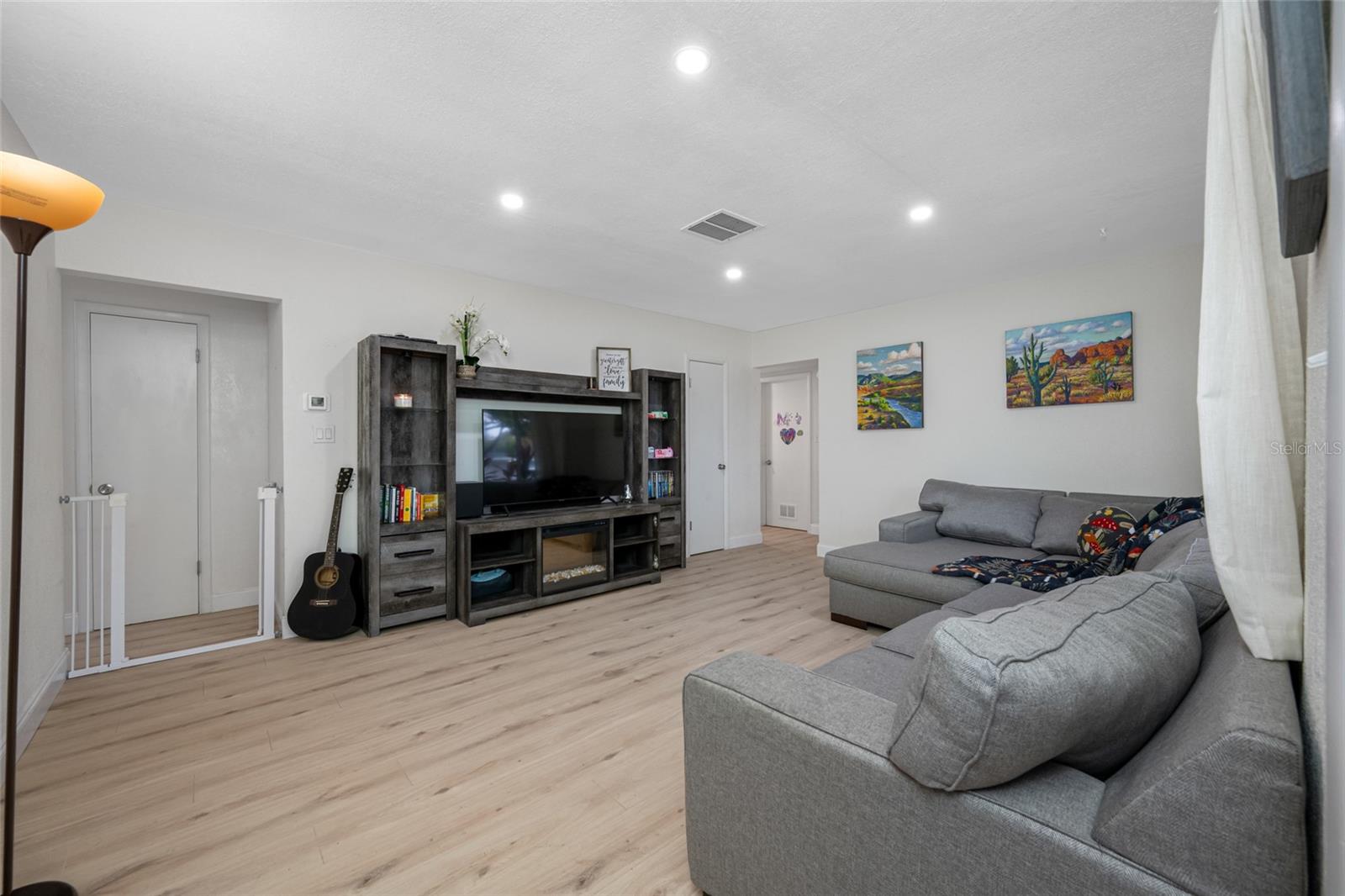 Image 3 of 51 For 1268 Robin Hood Lane