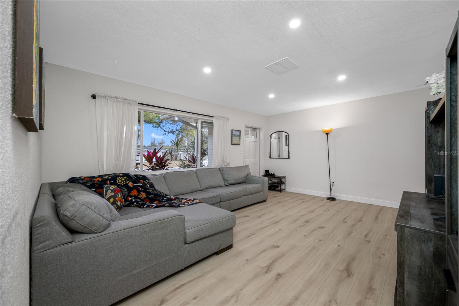 Image 4 of 51 For 1268 Robin Hood Lane