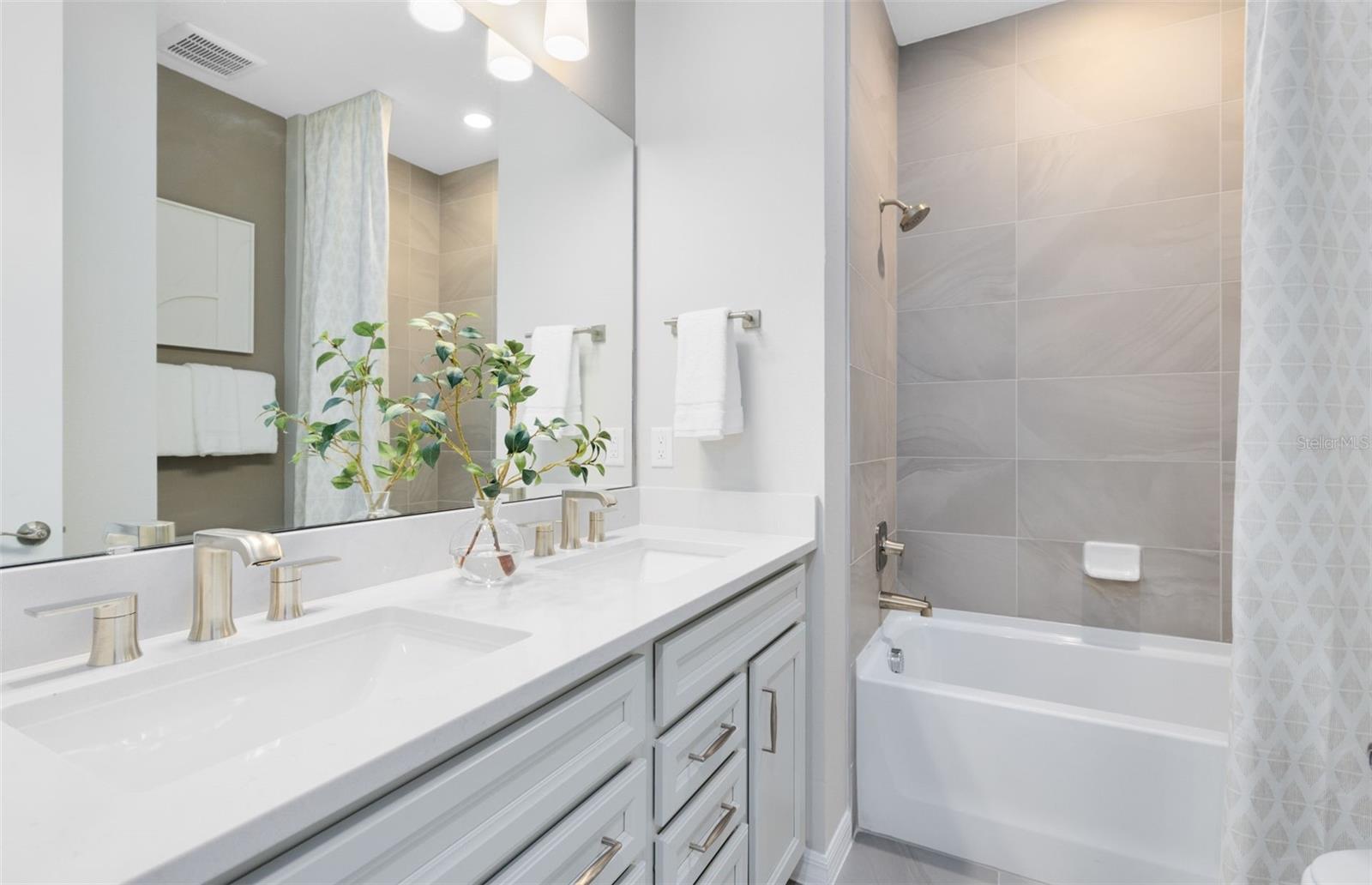 Listing photo id 10 for 13723 Evergreen Valley Drive