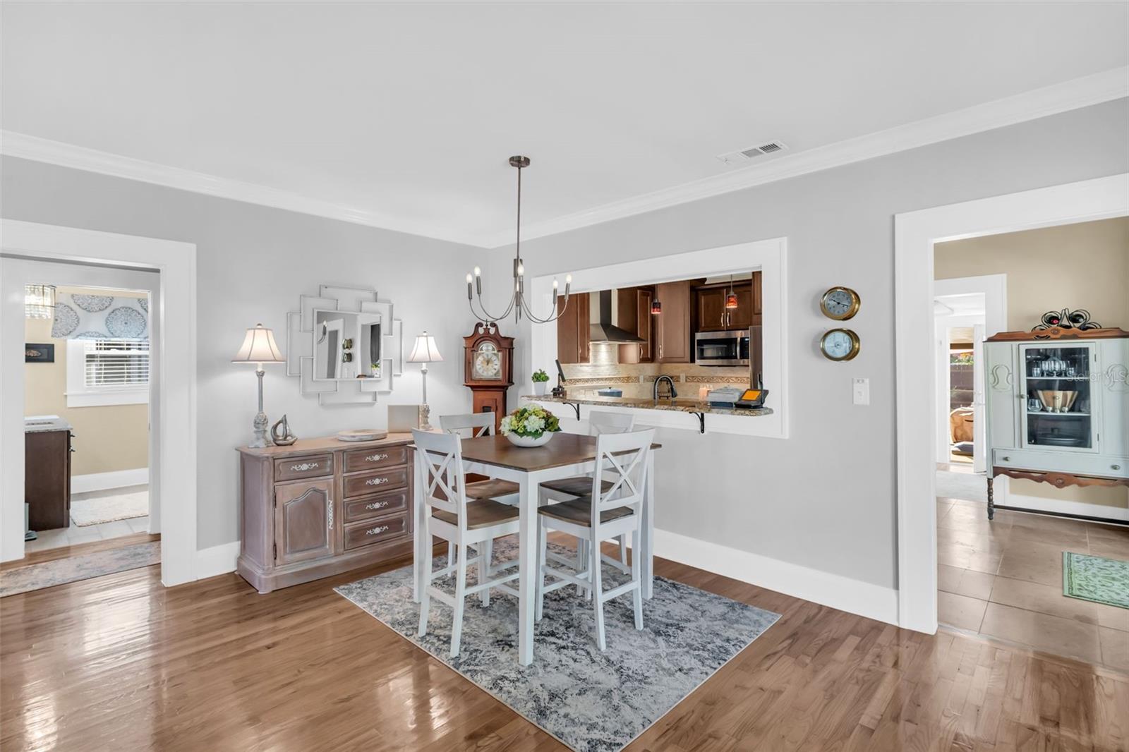 Listing photo id 8 for 903 Mcberry Street