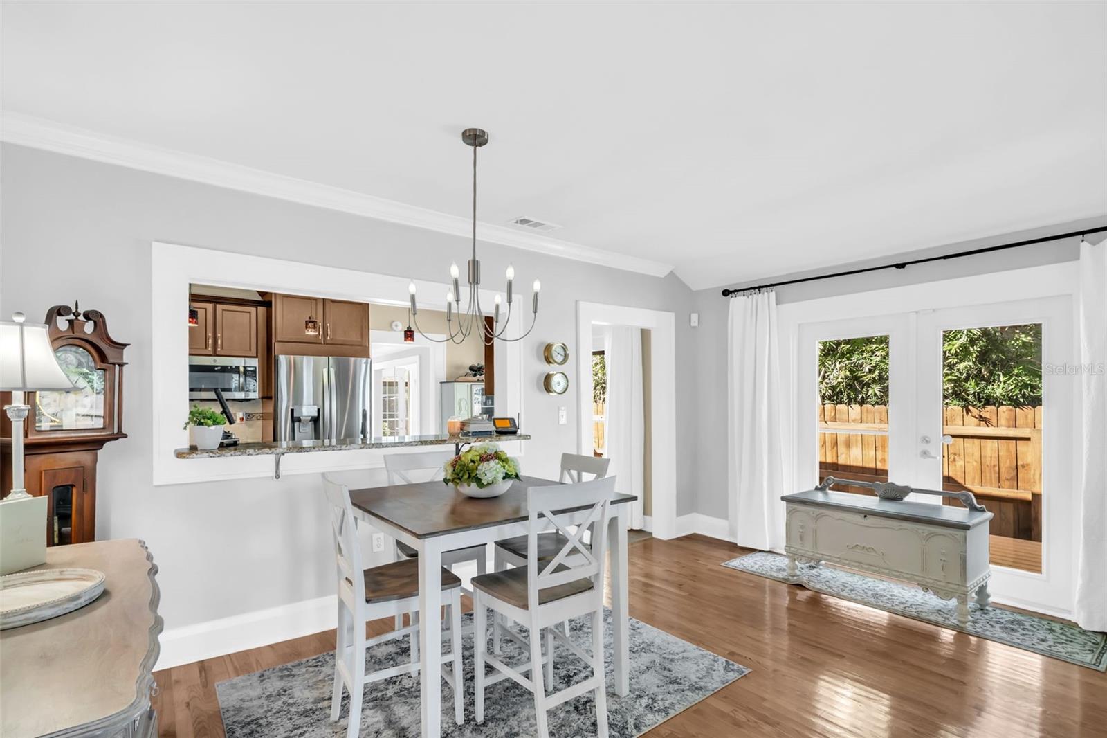 Listing photo id 9 for 903 Mcberry Street