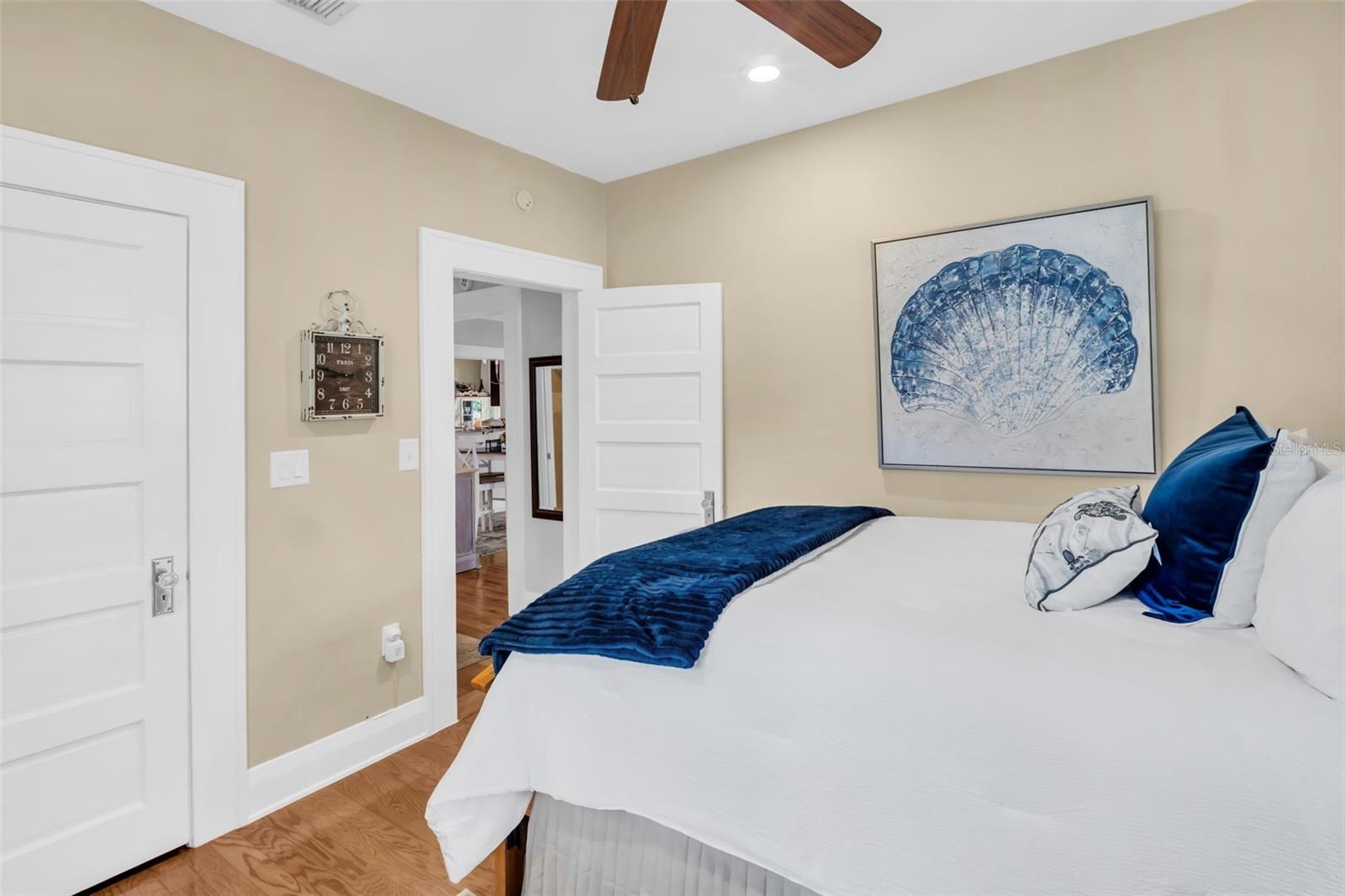 Listing photo id 17 for 903 Mcberry Street